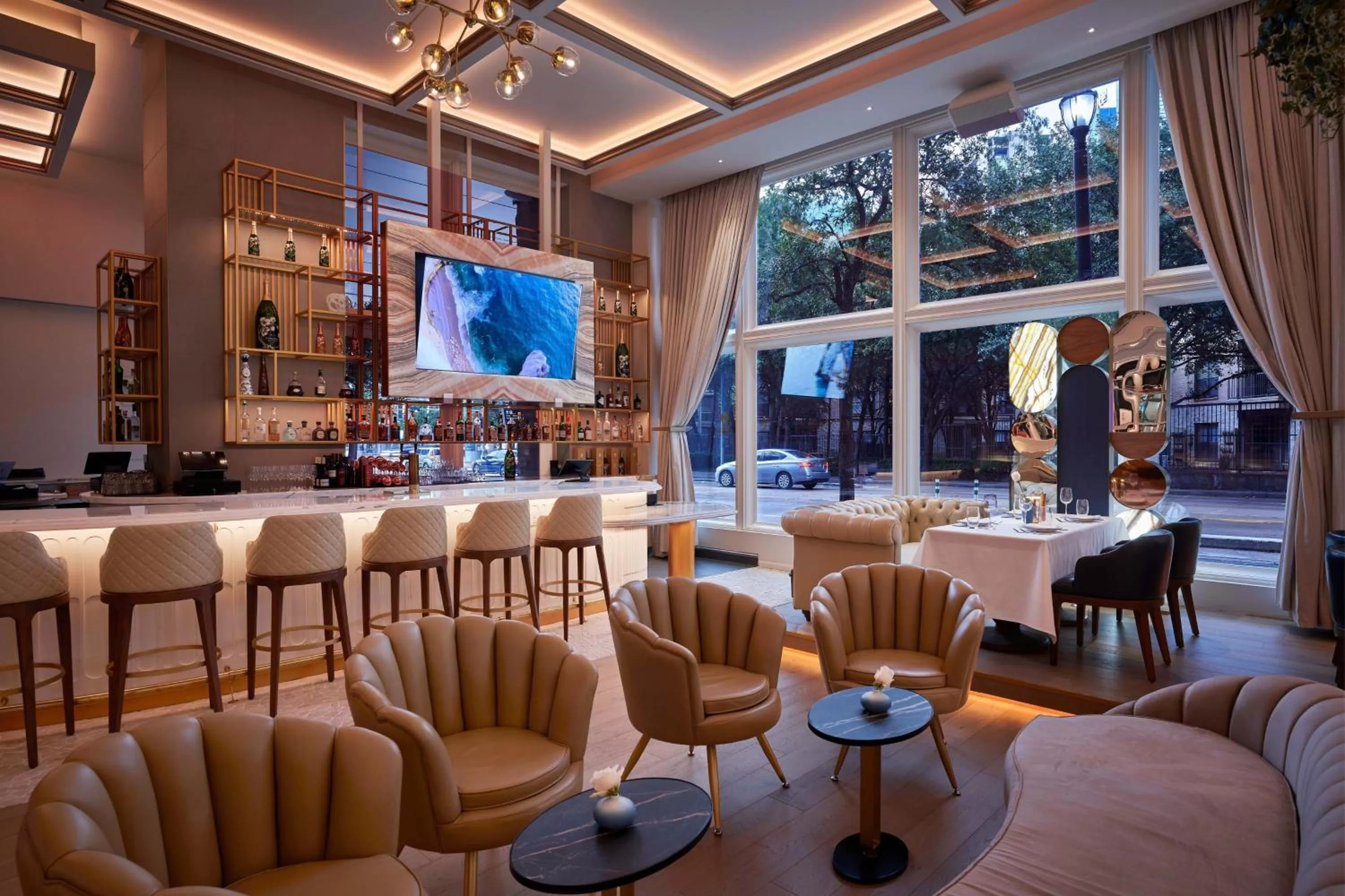 Lounge or bar in W Dallas