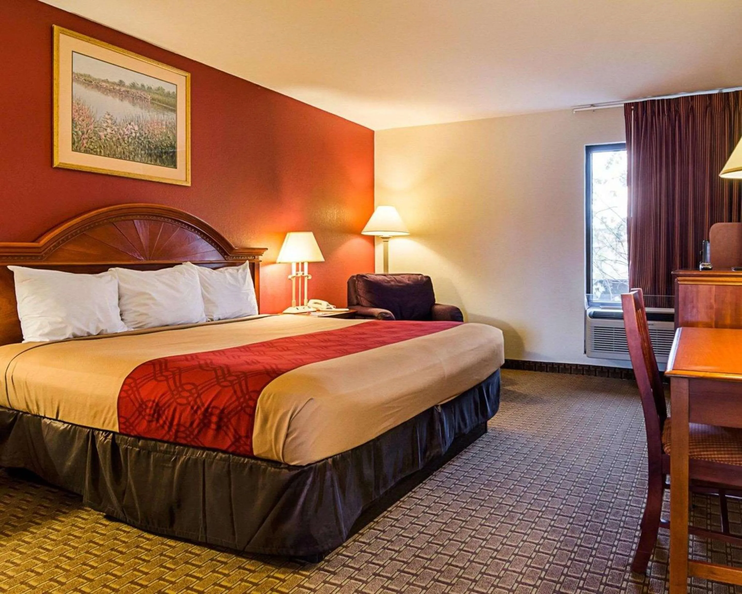 Photo of the whole room, Bed in Econo Lodge