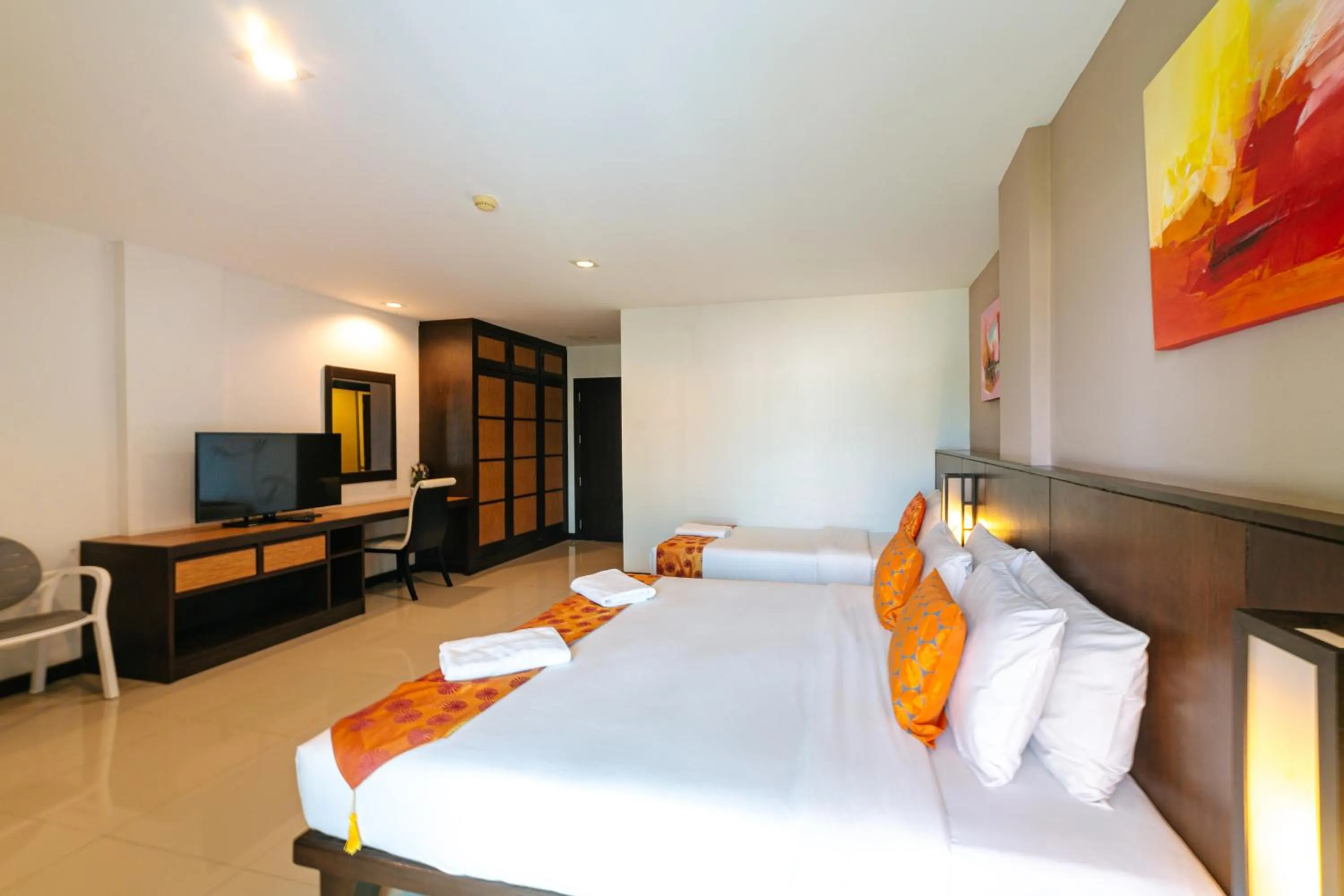 Bed in Ratana Hotel Sakdidet, PHUKET TOWN