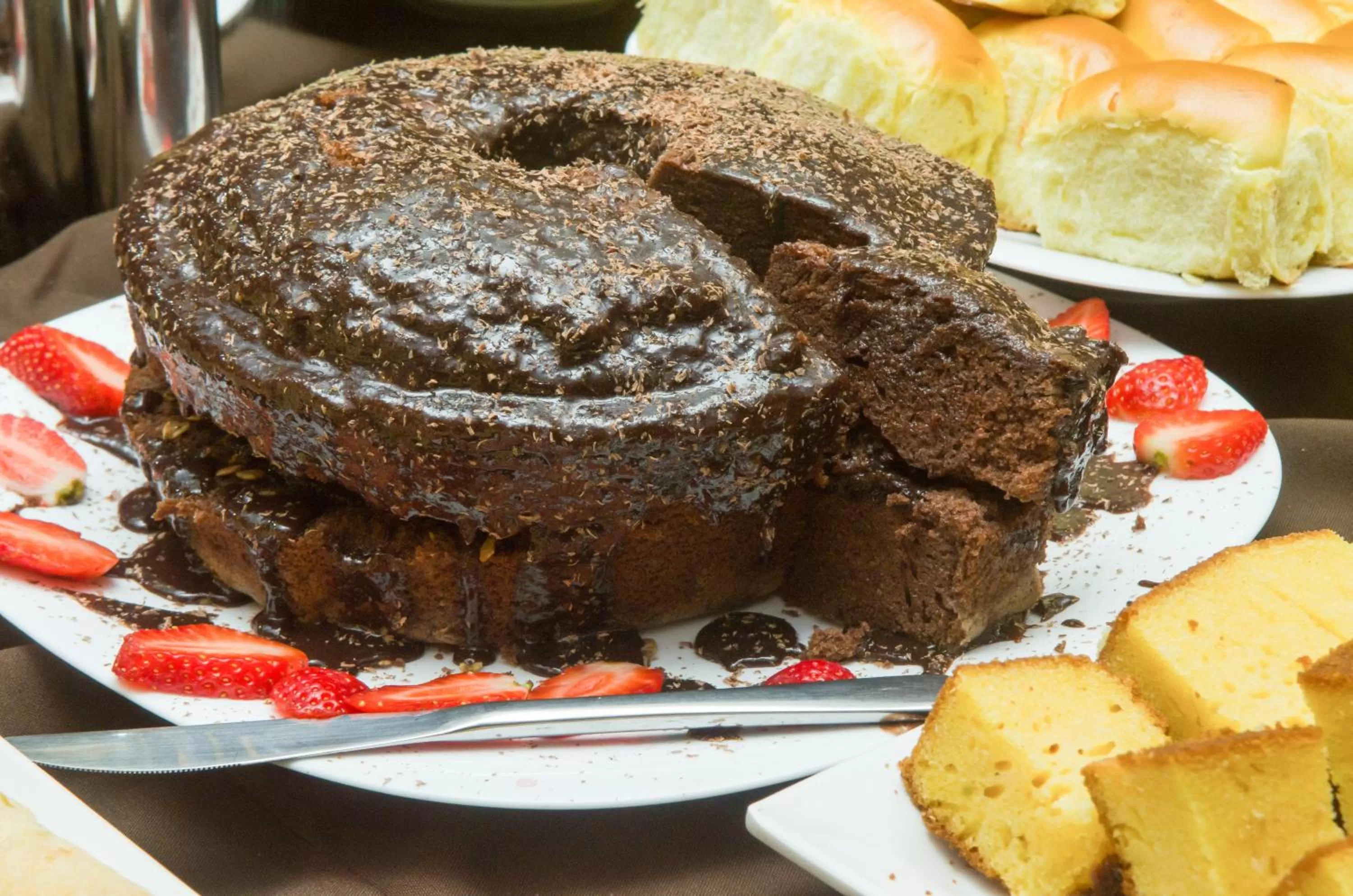 Buffet breakfast, Food in Ímpar Suítes Cidade Nova