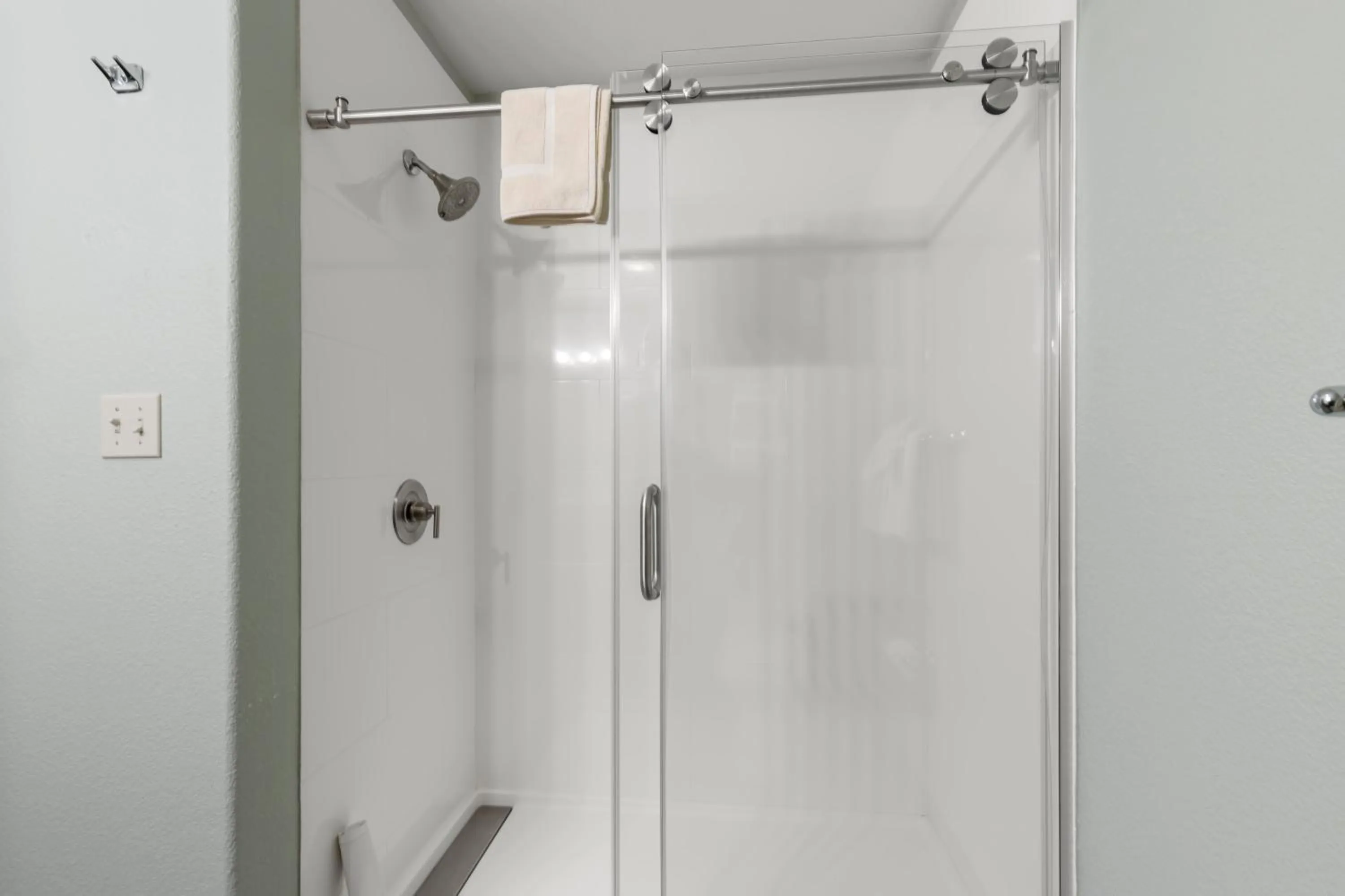 Shower in Beach House Inn