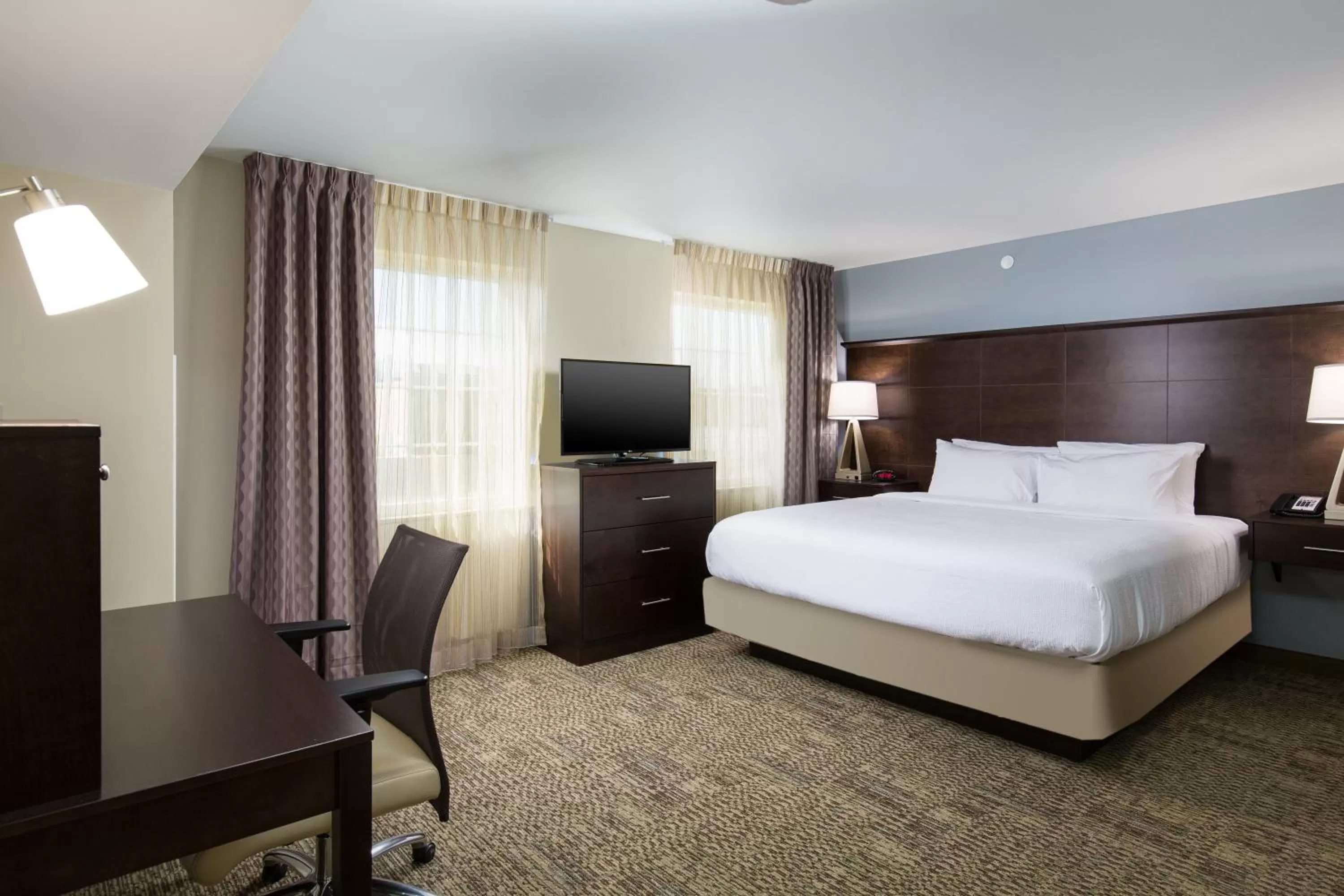 Photo of the whole room, Bed in Staybridge Suites - Columbus Polaris by IHG