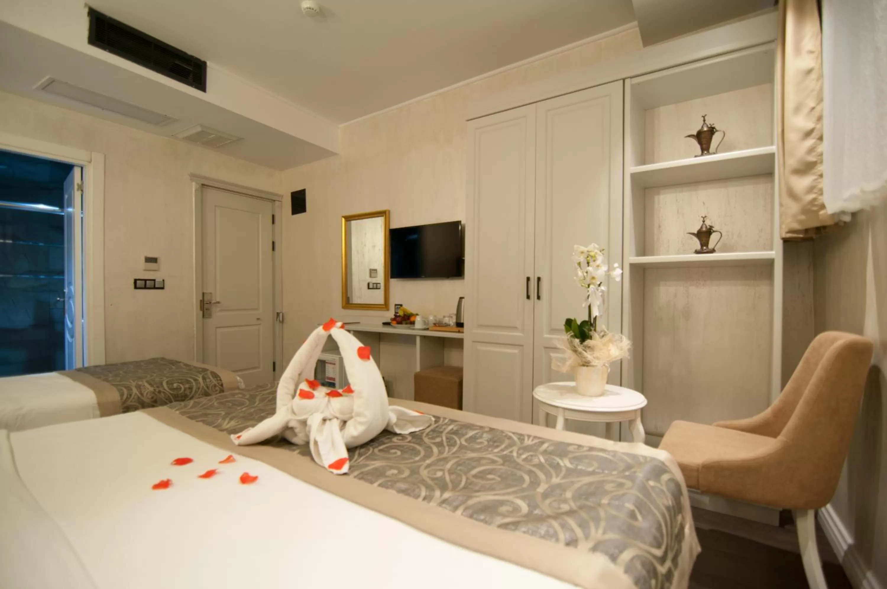 Photo of the whole room, Bed in Pruva Hotel