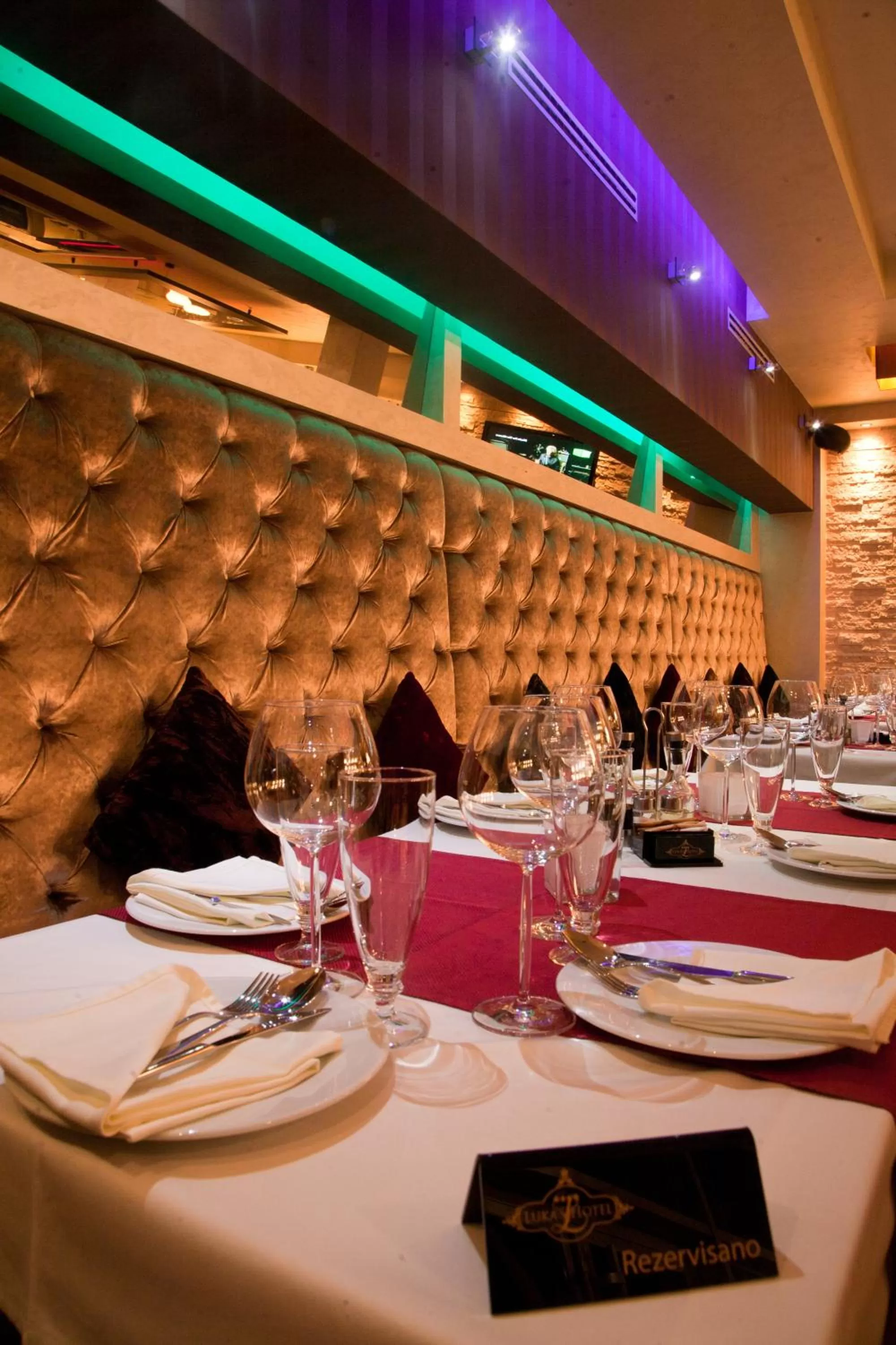 Restaurant/Places to Eat in Hotel Luka's