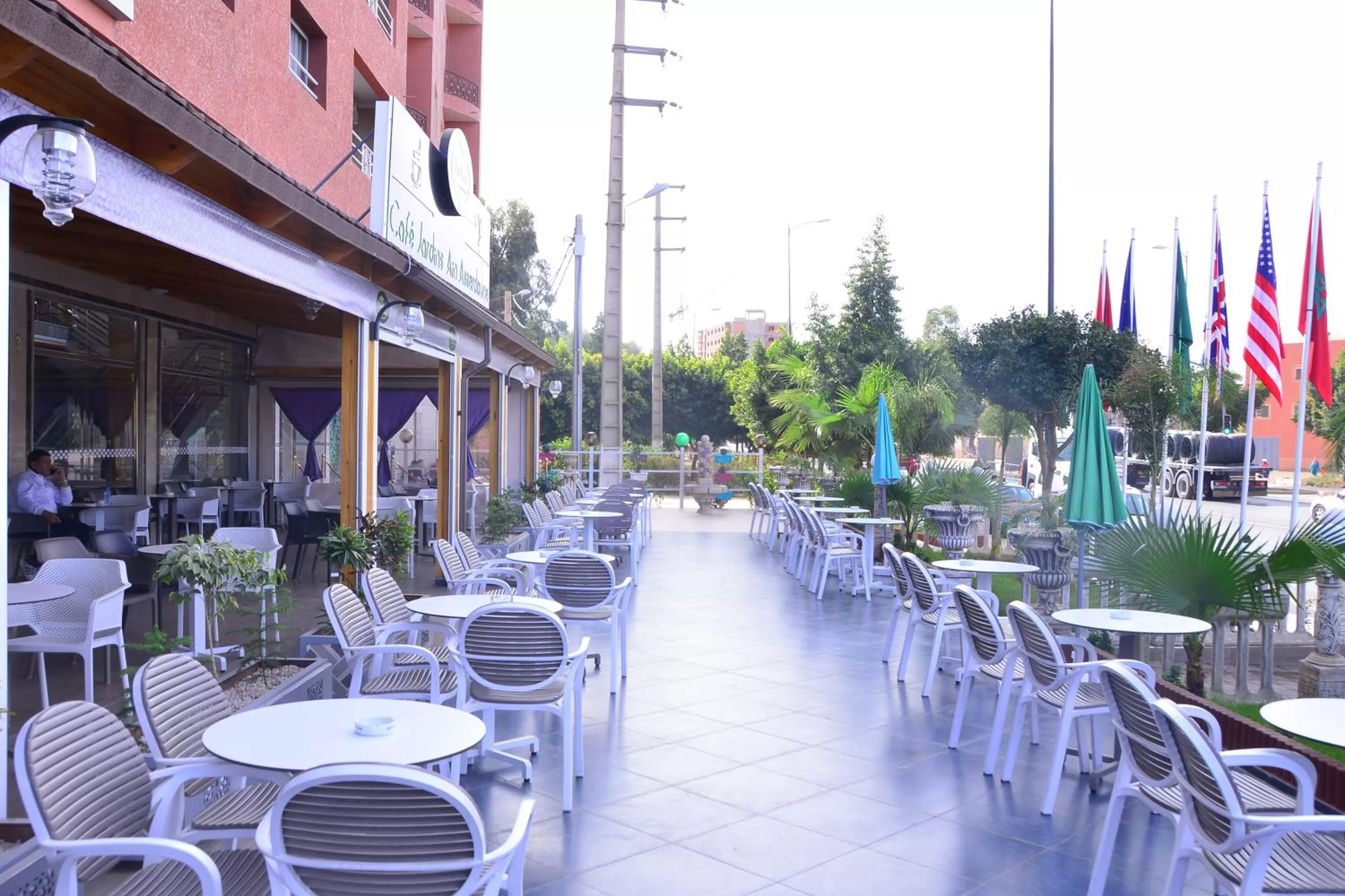 Restaurant/Places to Eat in Hôtel Hadaik Ain Asserdoune