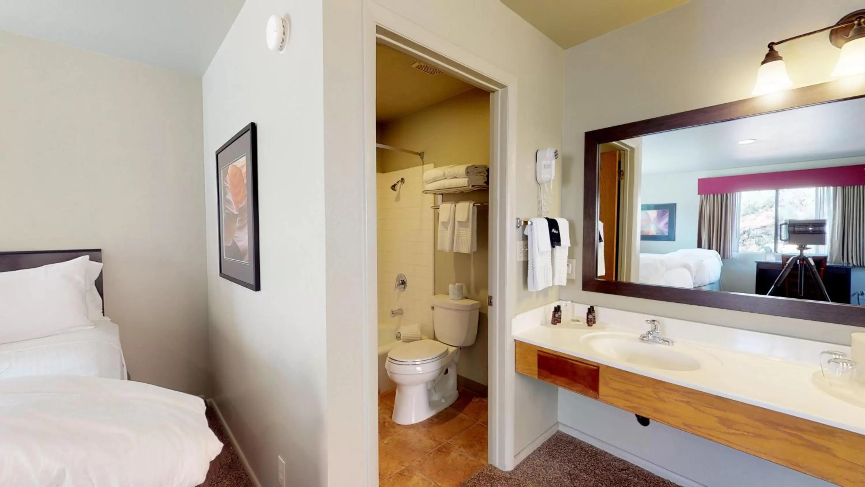 Bathroom, Bed in Flanigan`s Resort and Spa