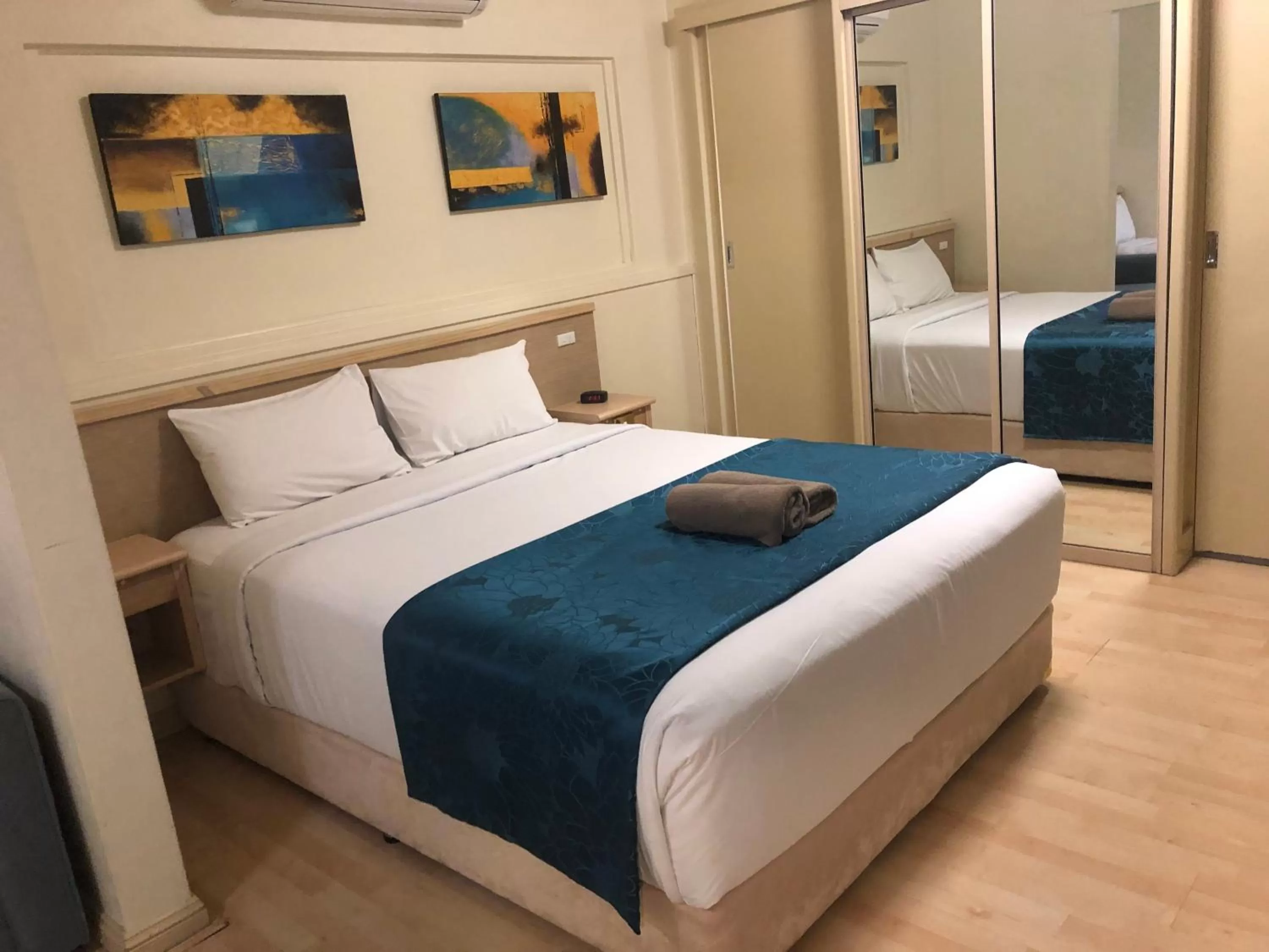 Bed in Countryman Motor Inn Cowra