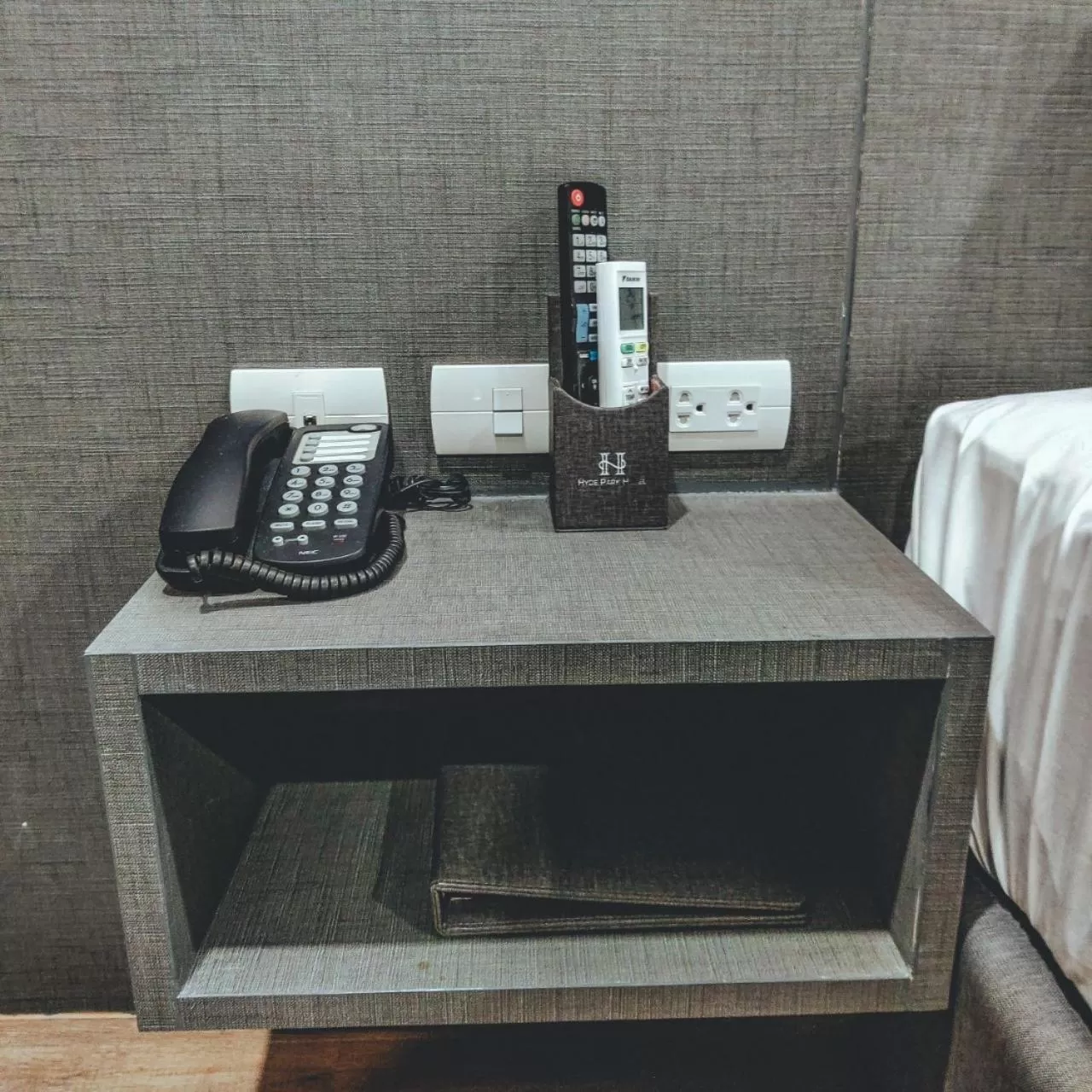 Area and facilities in Hyde Park Hotel Bangkok