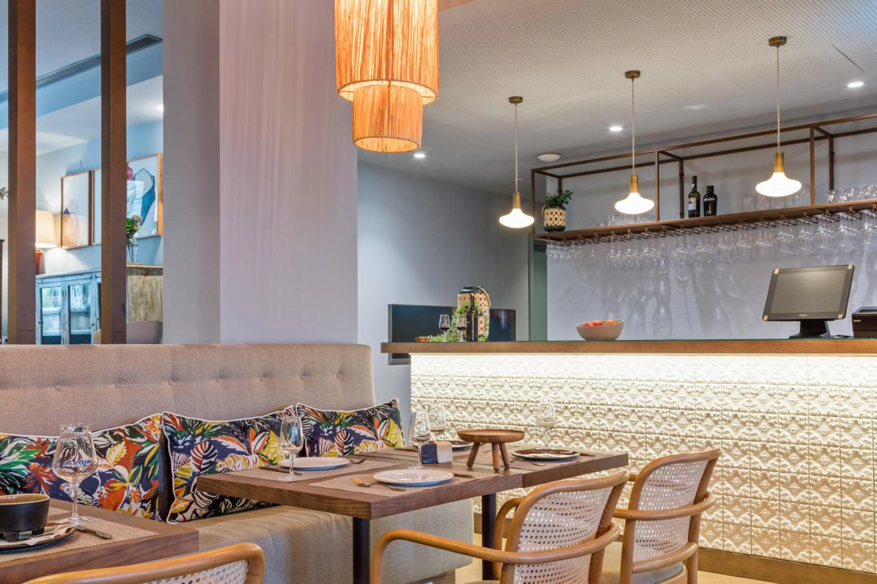 Restaurant/places to eat in Pur Oporto Boutique Hotel by actahotels