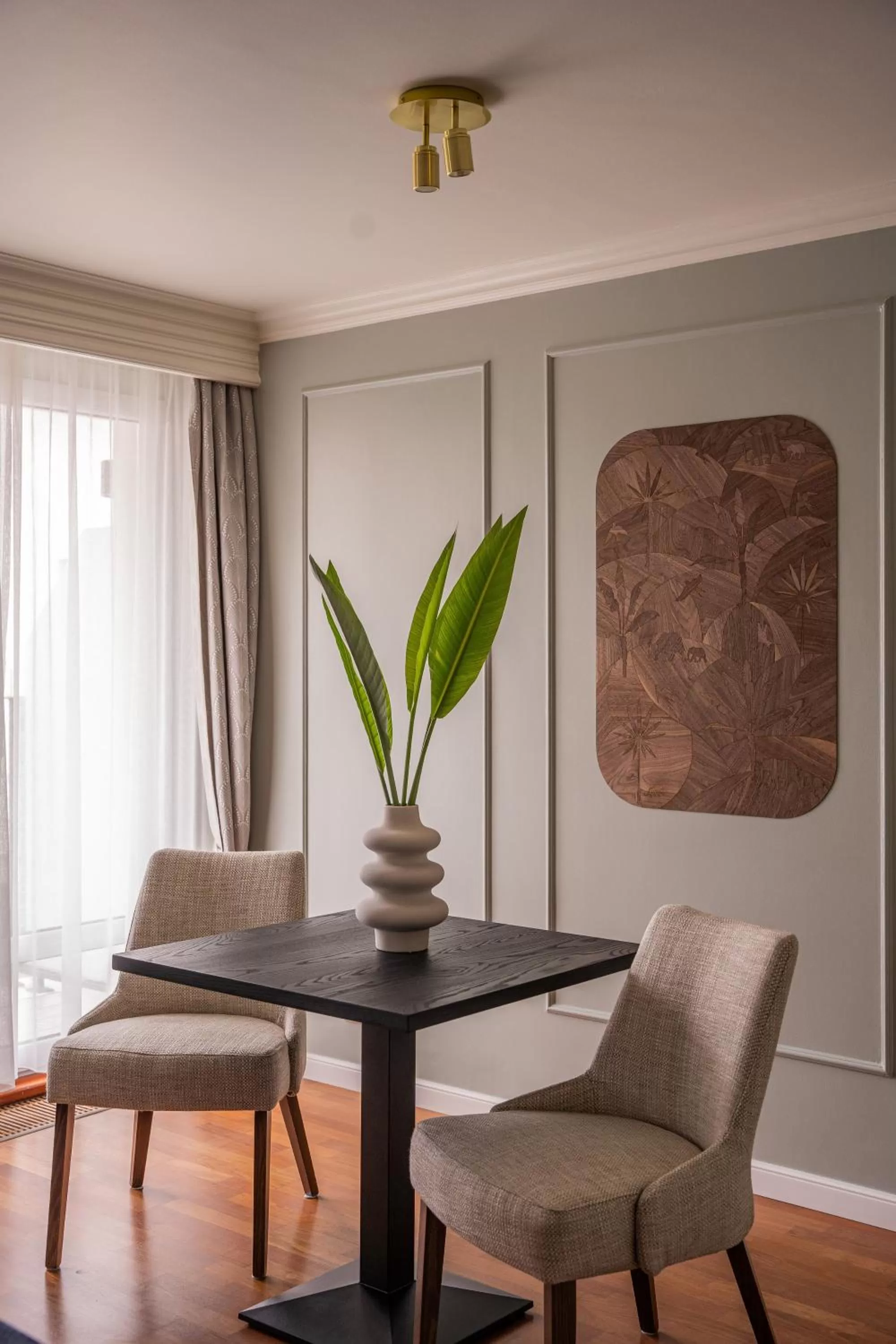 Dining area in Queen's Court Hotel & Residence