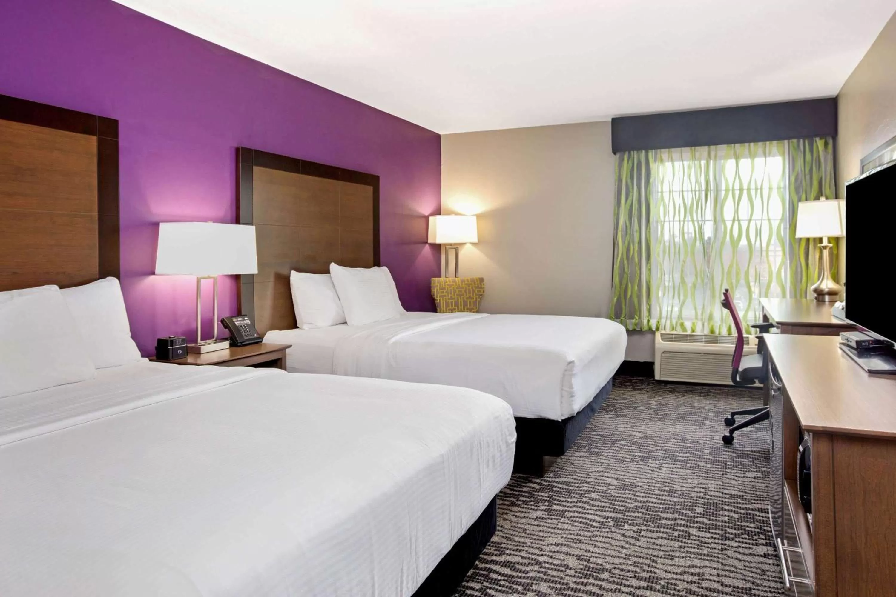 Photo of the whole room, Bed in La Quinta by Wyndham Visalia/Sequoia Gateway