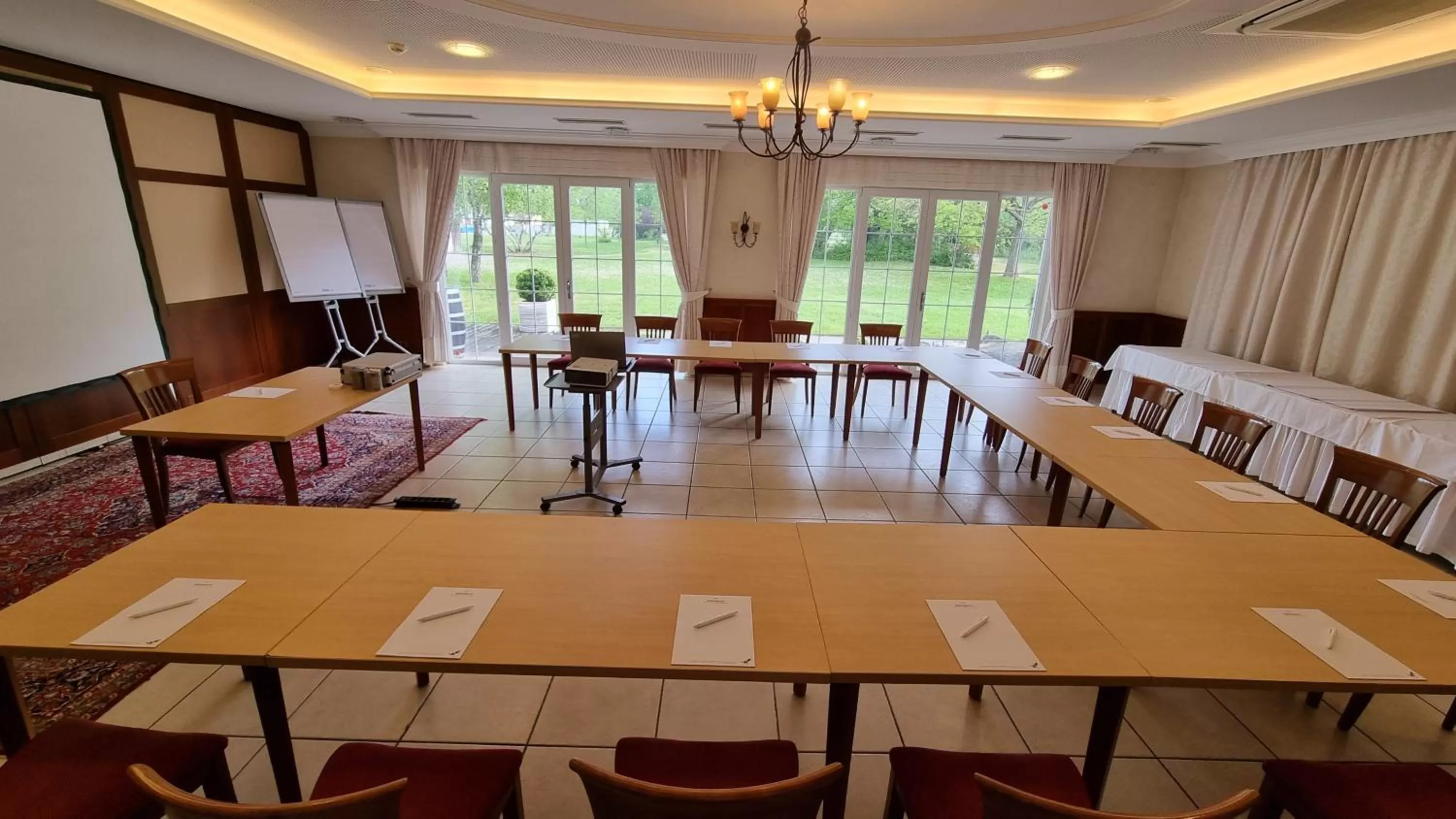 Business facilities in BIRKENHOF GOLS - B & B - Wohlfühl Hotel mit Wochenend-Restaurant