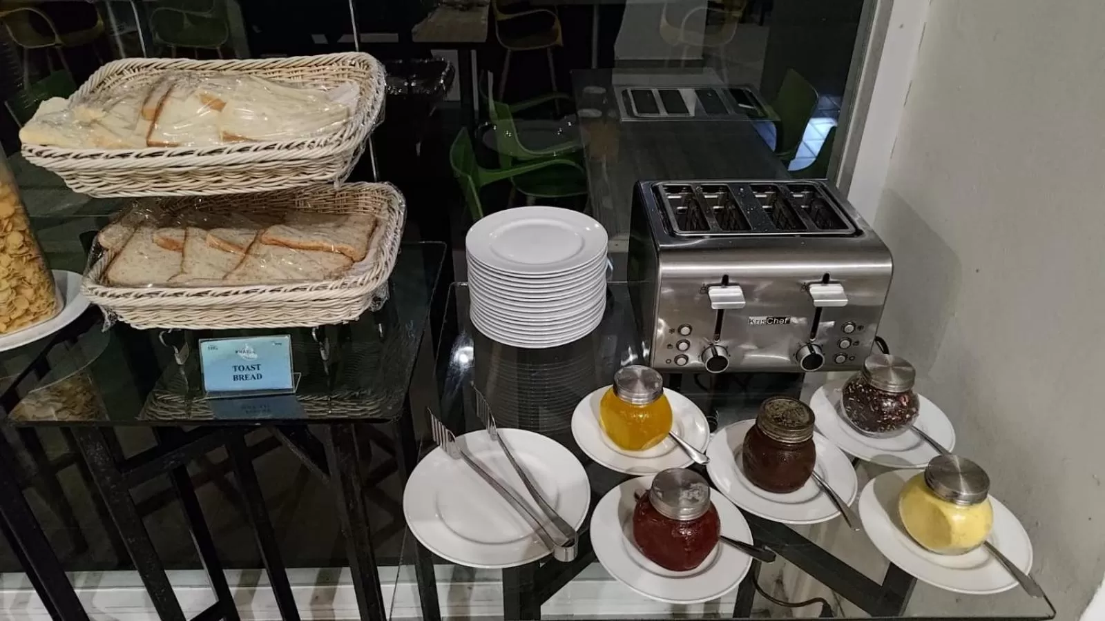 Kitchen or kitchenette in KHAS Makassar Hotel