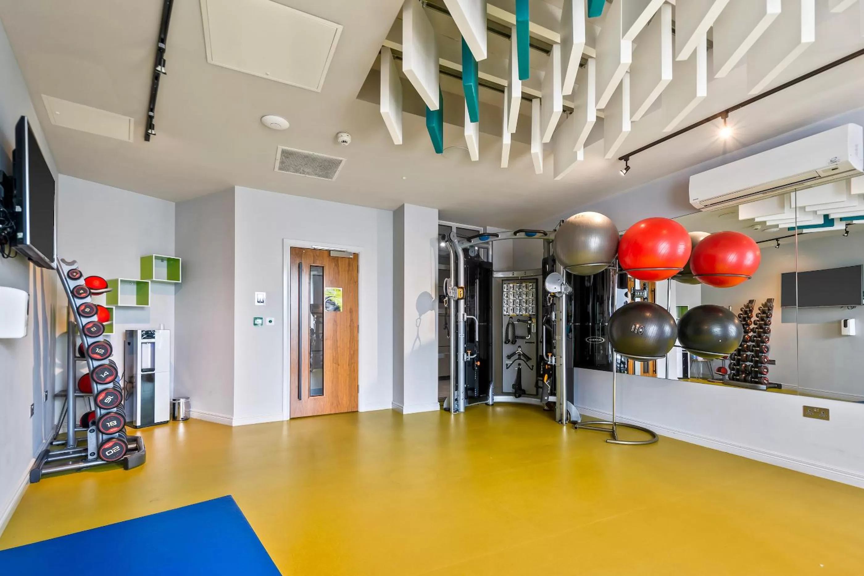 Fitness centre/facilities in Roomzzz London Stratford