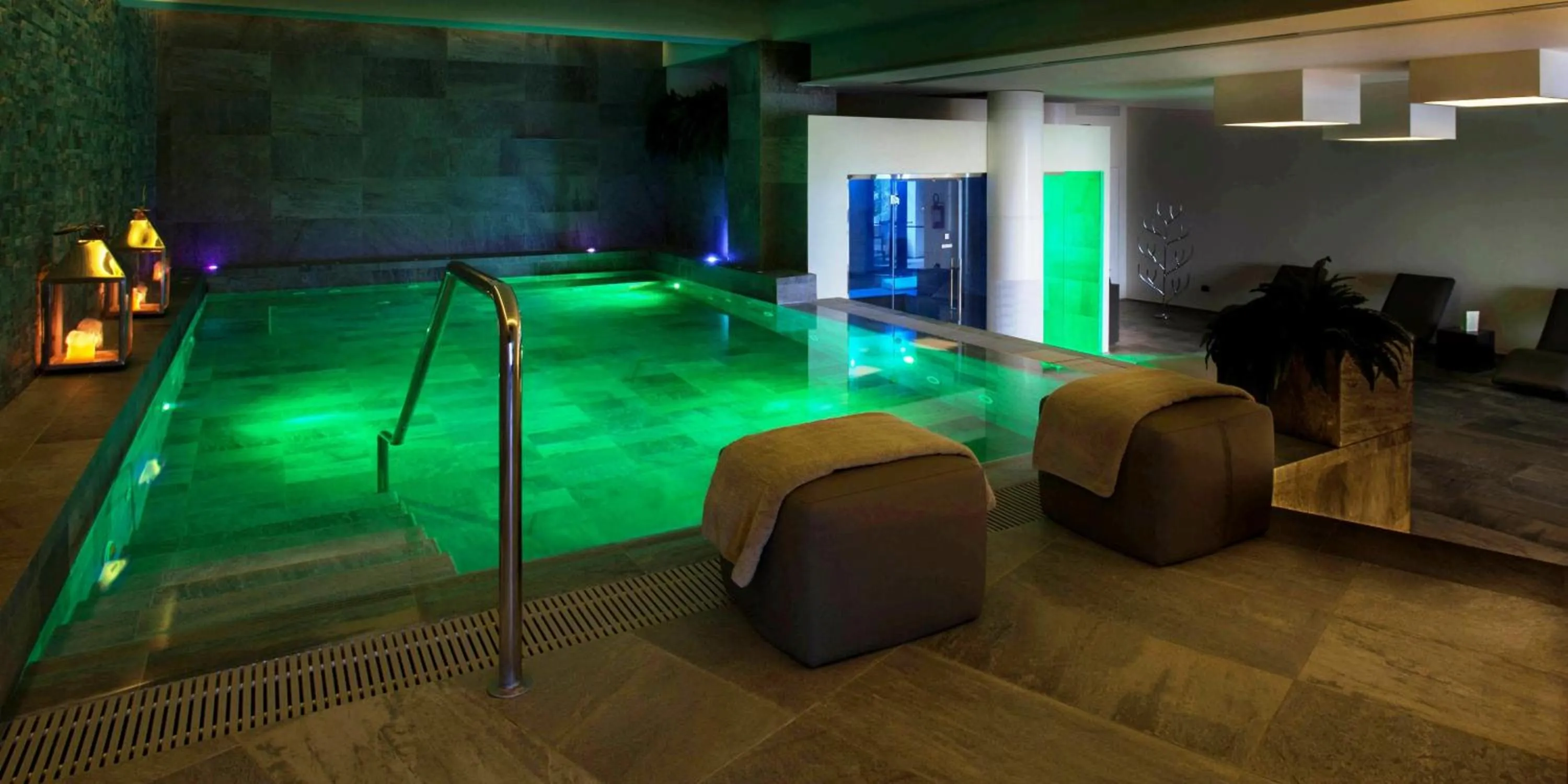 Swimming pool in Hotel Mamiani & Relaxing Spa Urbino
