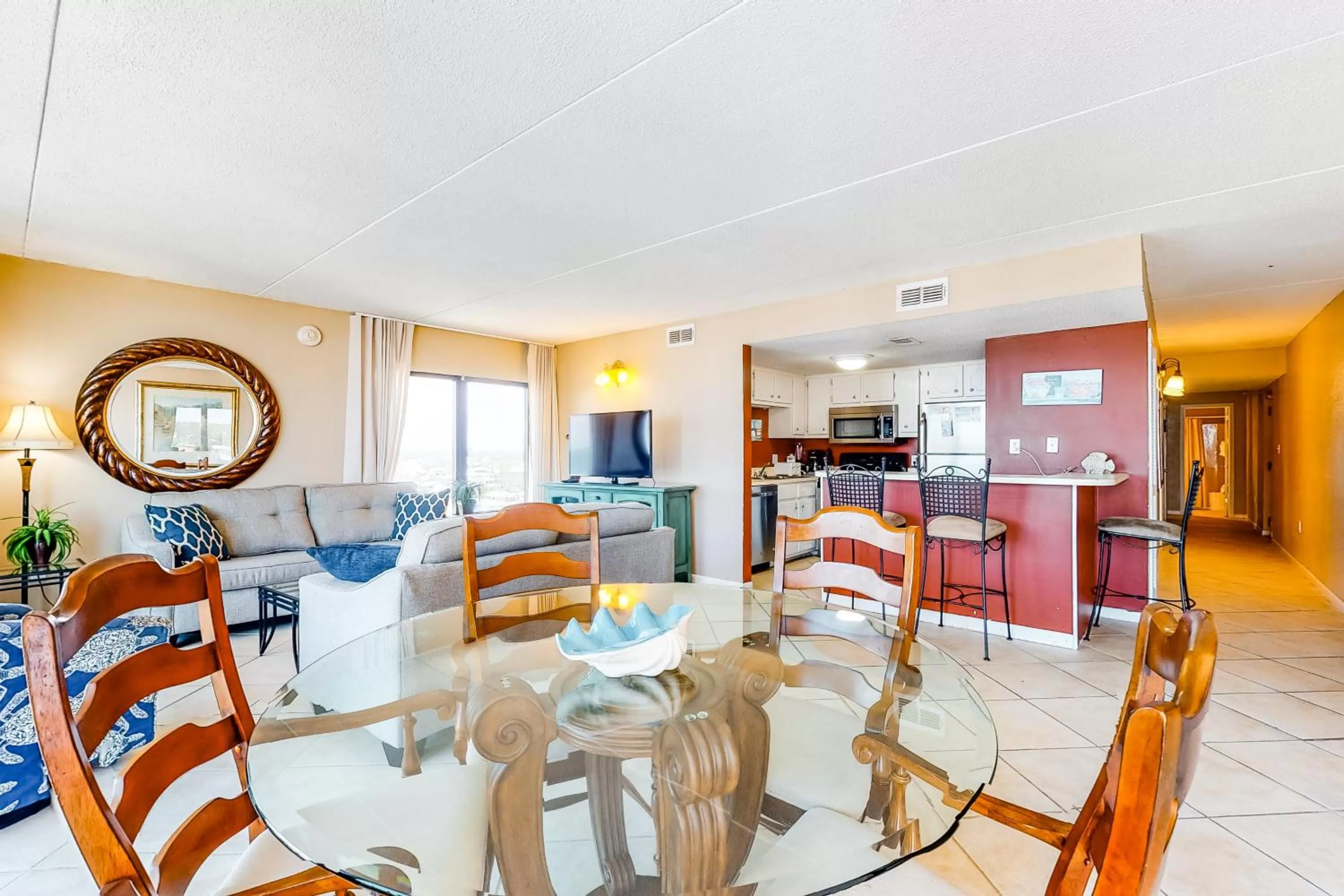 Restaurant/Places to Eat in Island Winds East 809