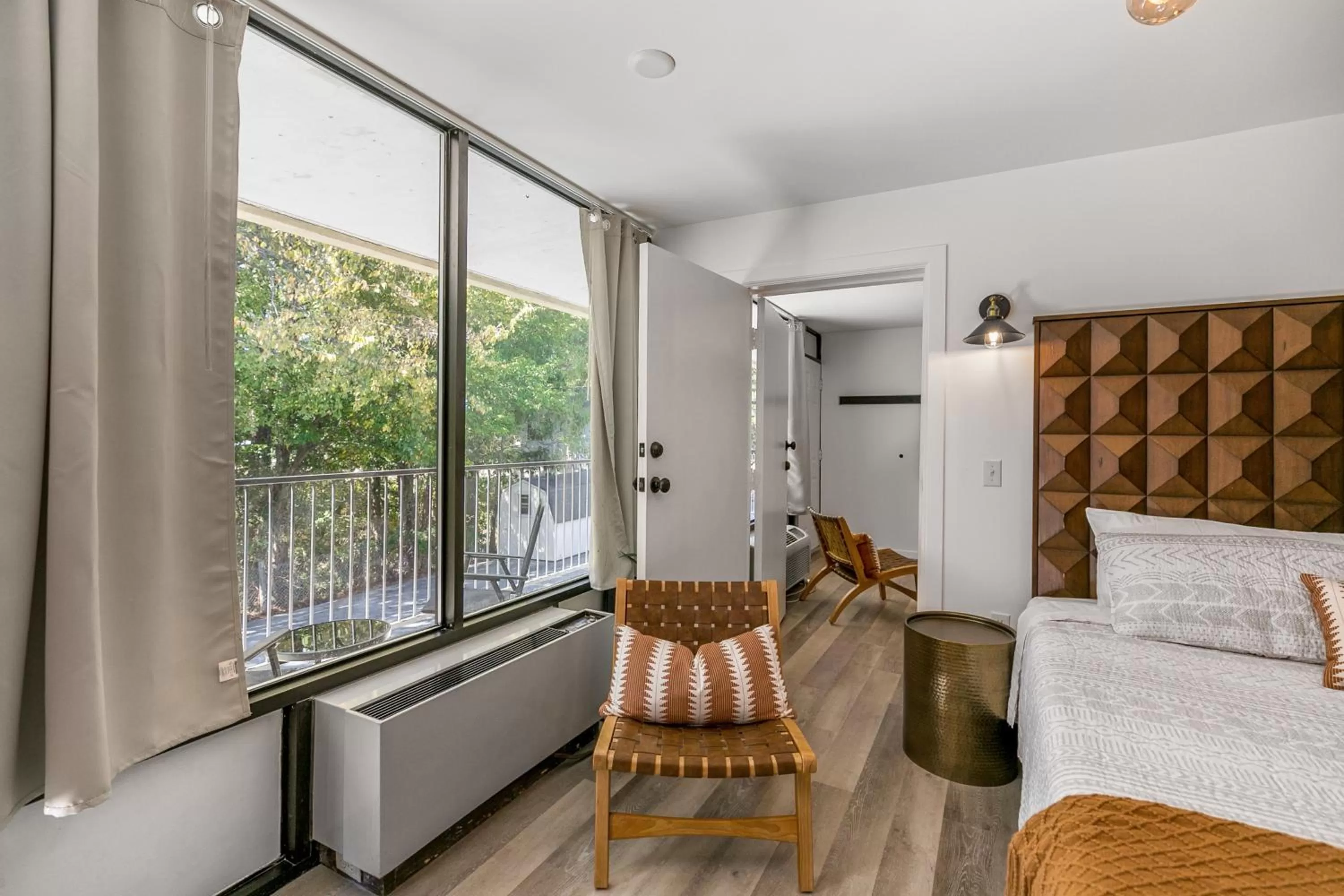 Bed in Candlewick Inn and Suites