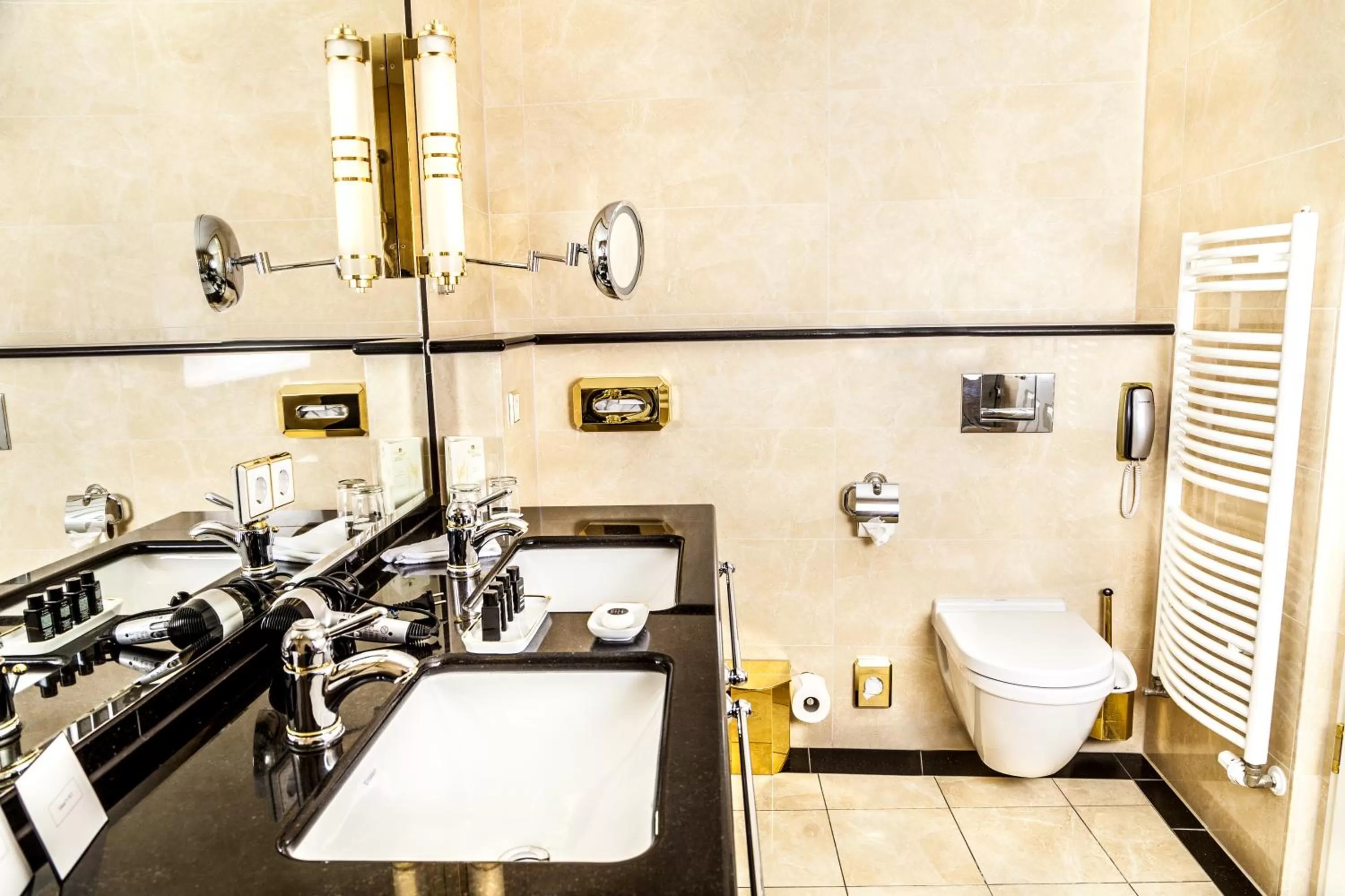 Bathroom in Hotel Suitess