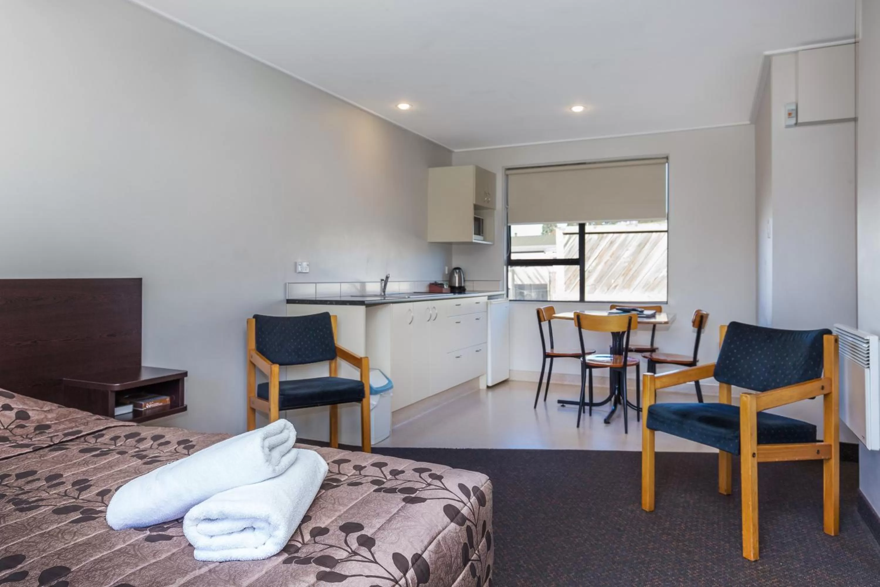 Kitchen or kitchenette in Cherylea Motel