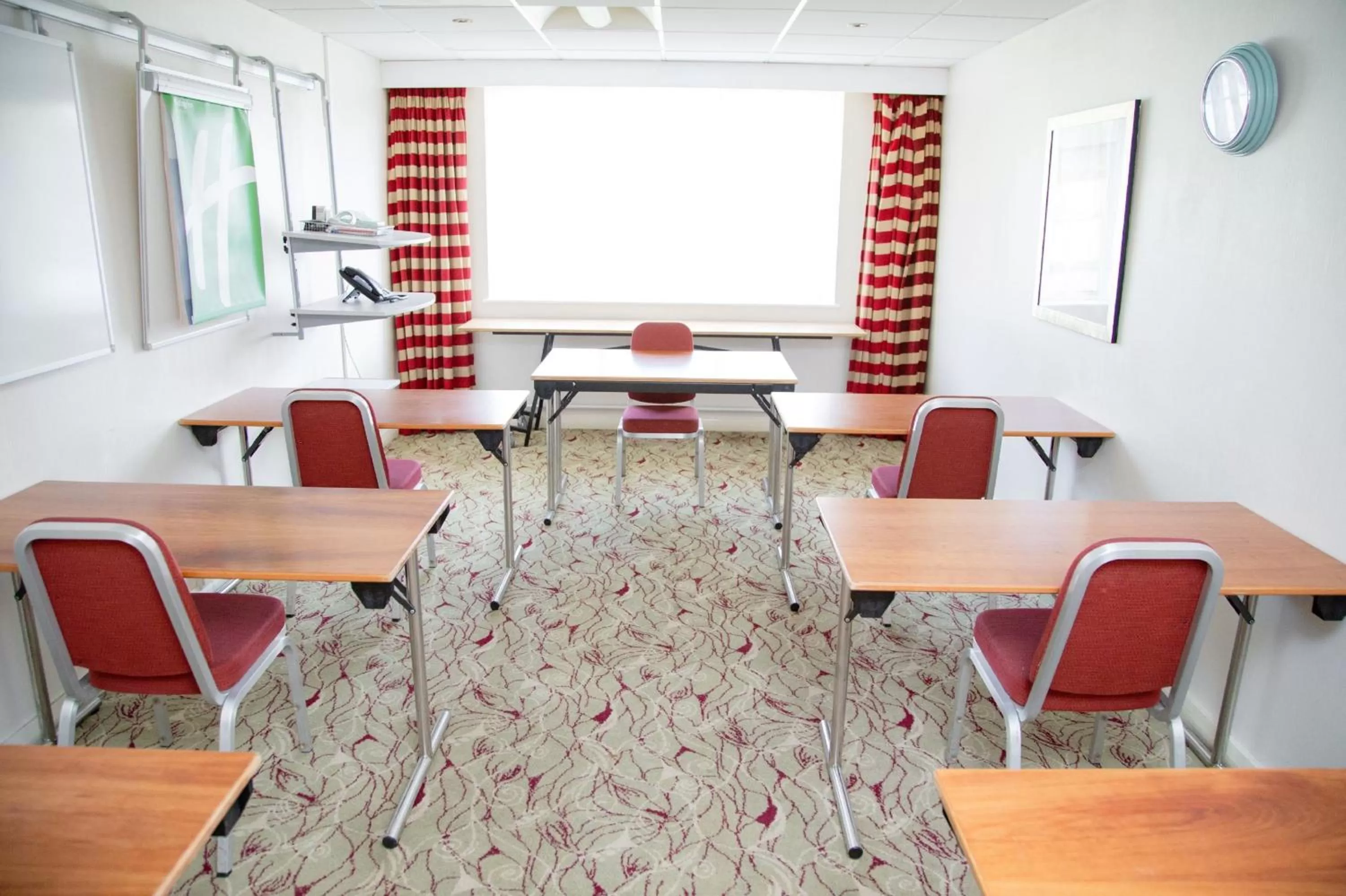Meeting/conference room in Holiday Inn Ashford - North A20 by IHG