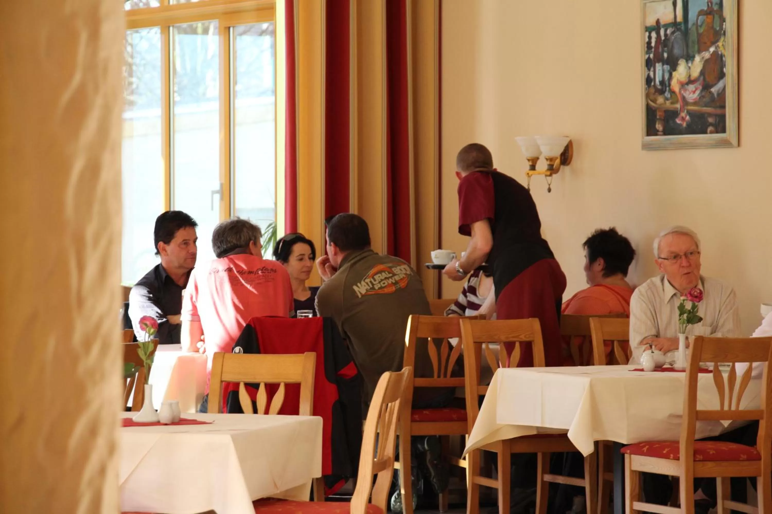 Restaurant/places to eat in Hotel Knorre