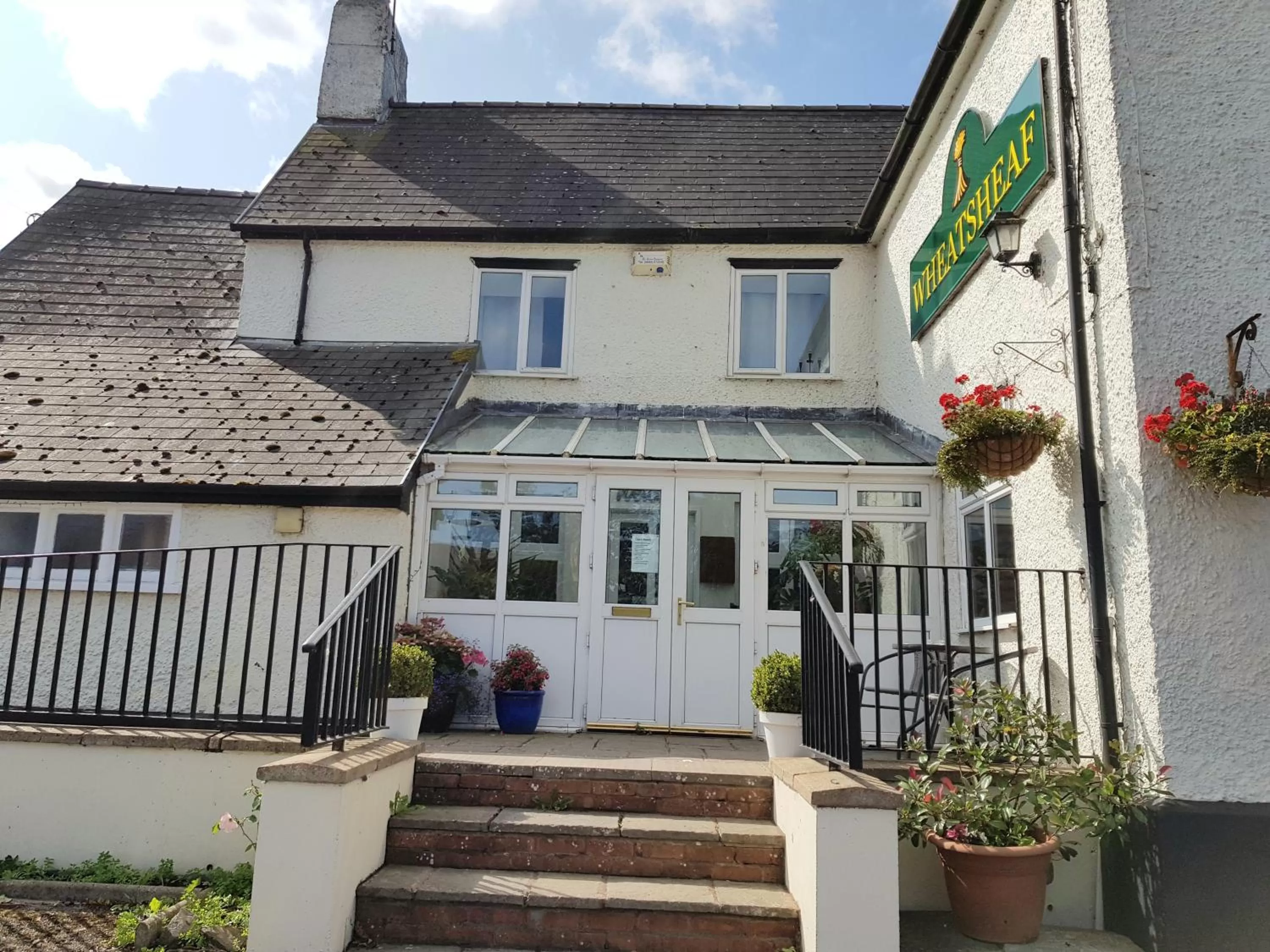 Property building in Wheatsheaf Inn
