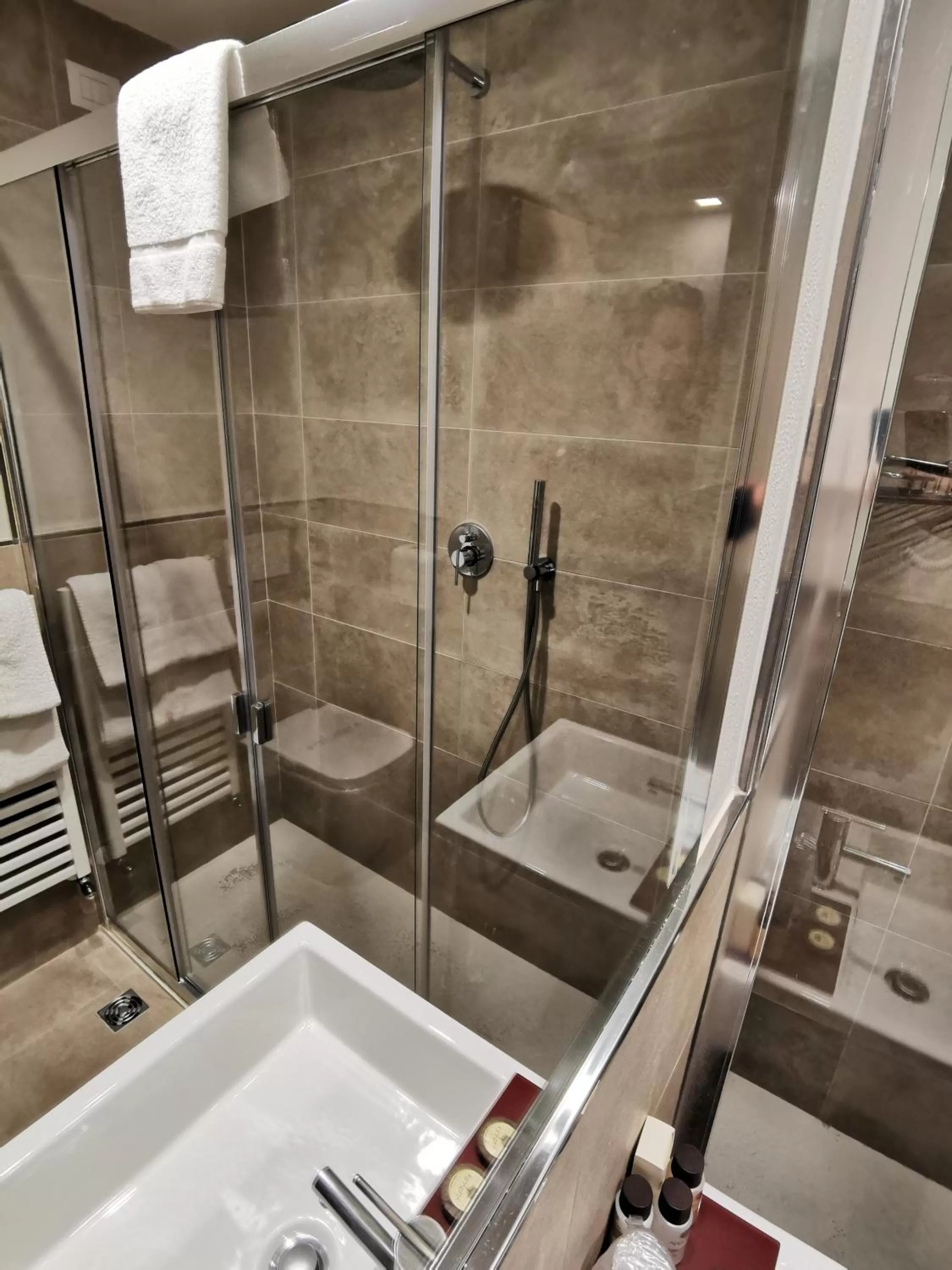 Bathroom in Hotel President