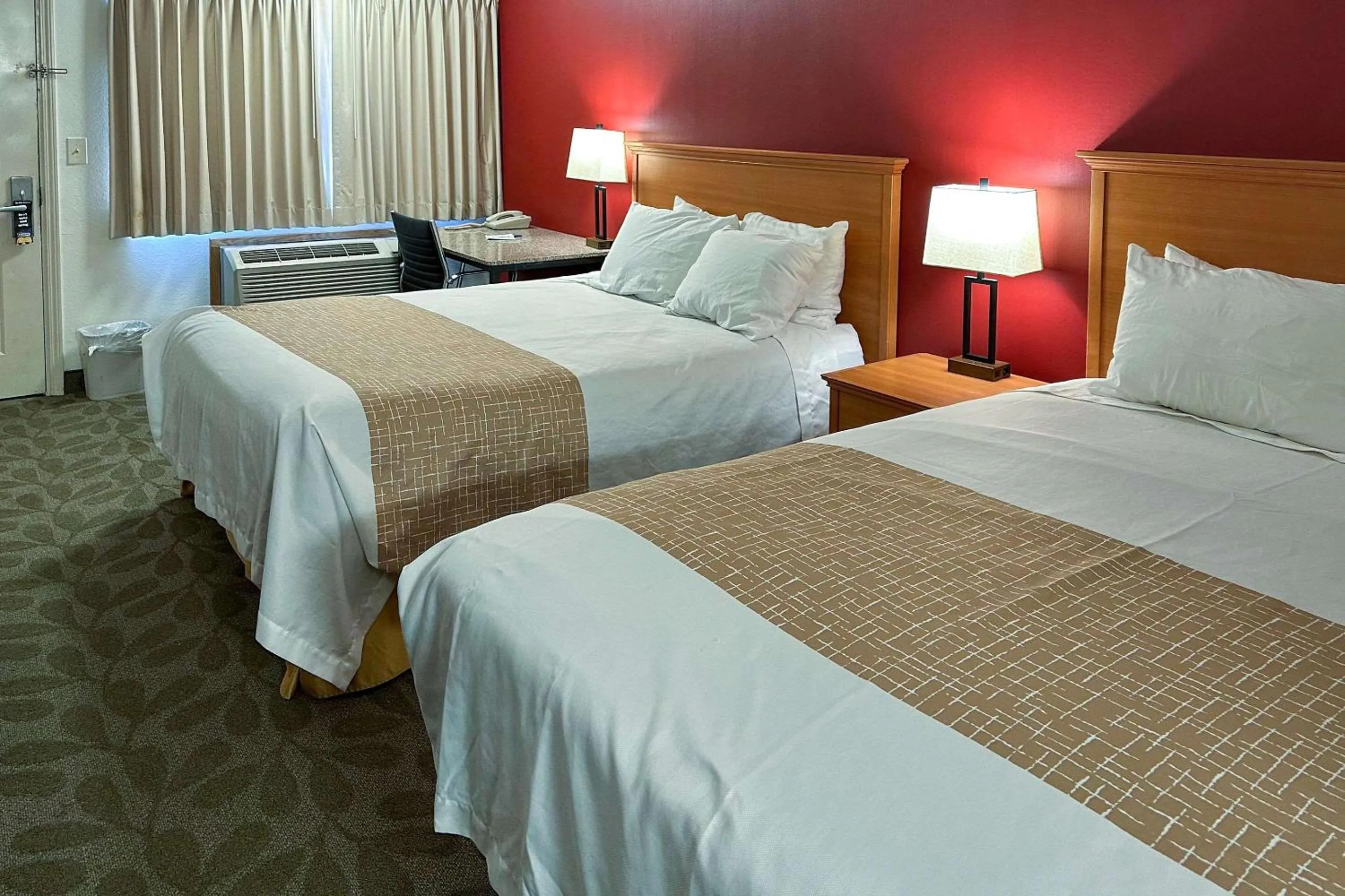 Bedroom, Bed in Econo Lodge Edmonds North Seattle