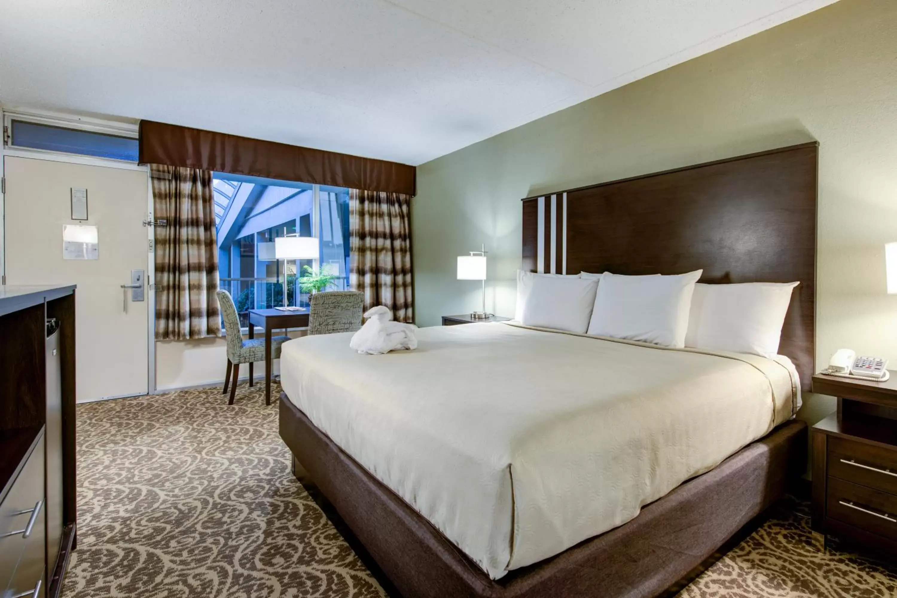 King with Pool View in Glenstone Lodge King with Pool View in Glenstone Lodge