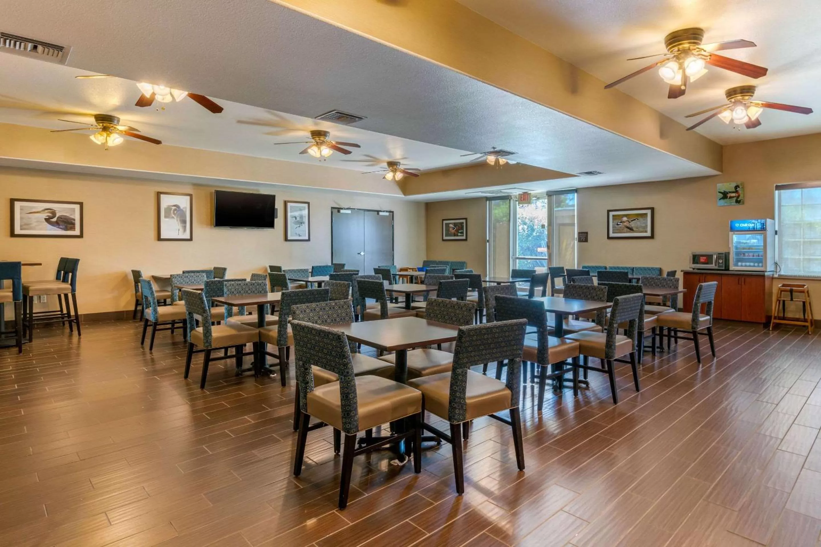 Restaurant/places to eat in Comfort Inn & Suites Galt - Lodi North