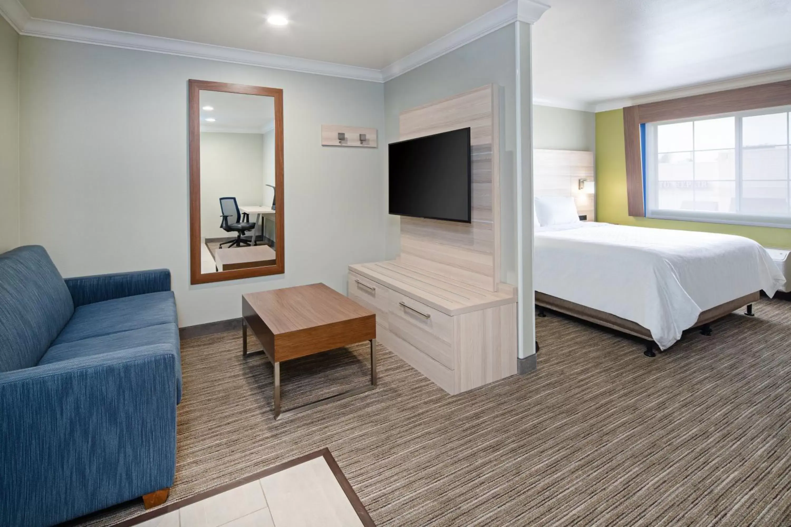 Deluxe Suite - Mobility Accessible - Non-Smoking in Holiday Inn Express & Suites Watsonville by IHG Deluxe Suite - Mobility Accessible - Non-Smoking in Holiday Inn Express & Suites Watsonville by IHG