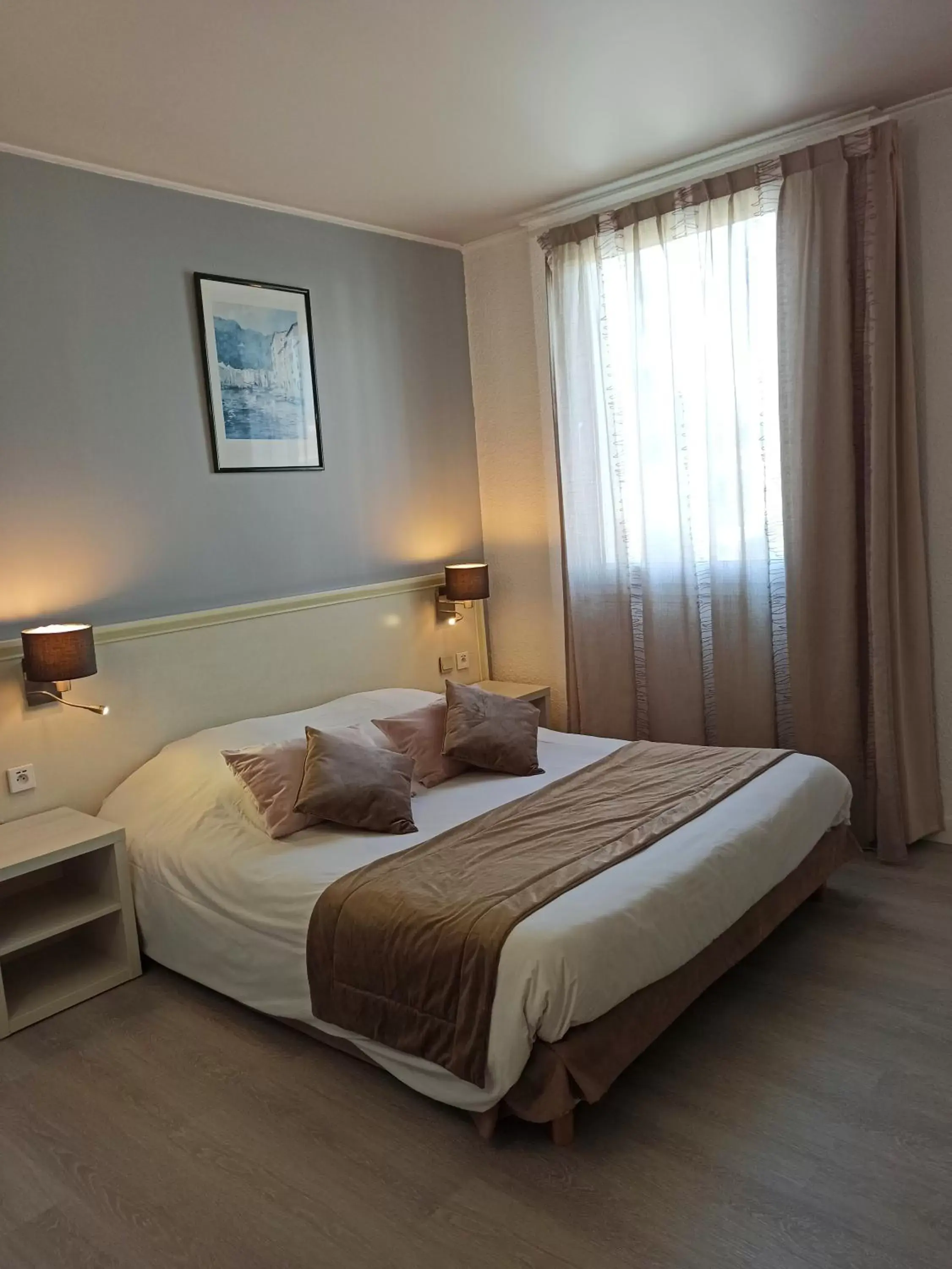 Standard Double Room - Parking Side in Hotel Restaurant Miramar L'orchidée Standard Double Room - Parking Side in Hotel Restaurant Miramar L'orchidée