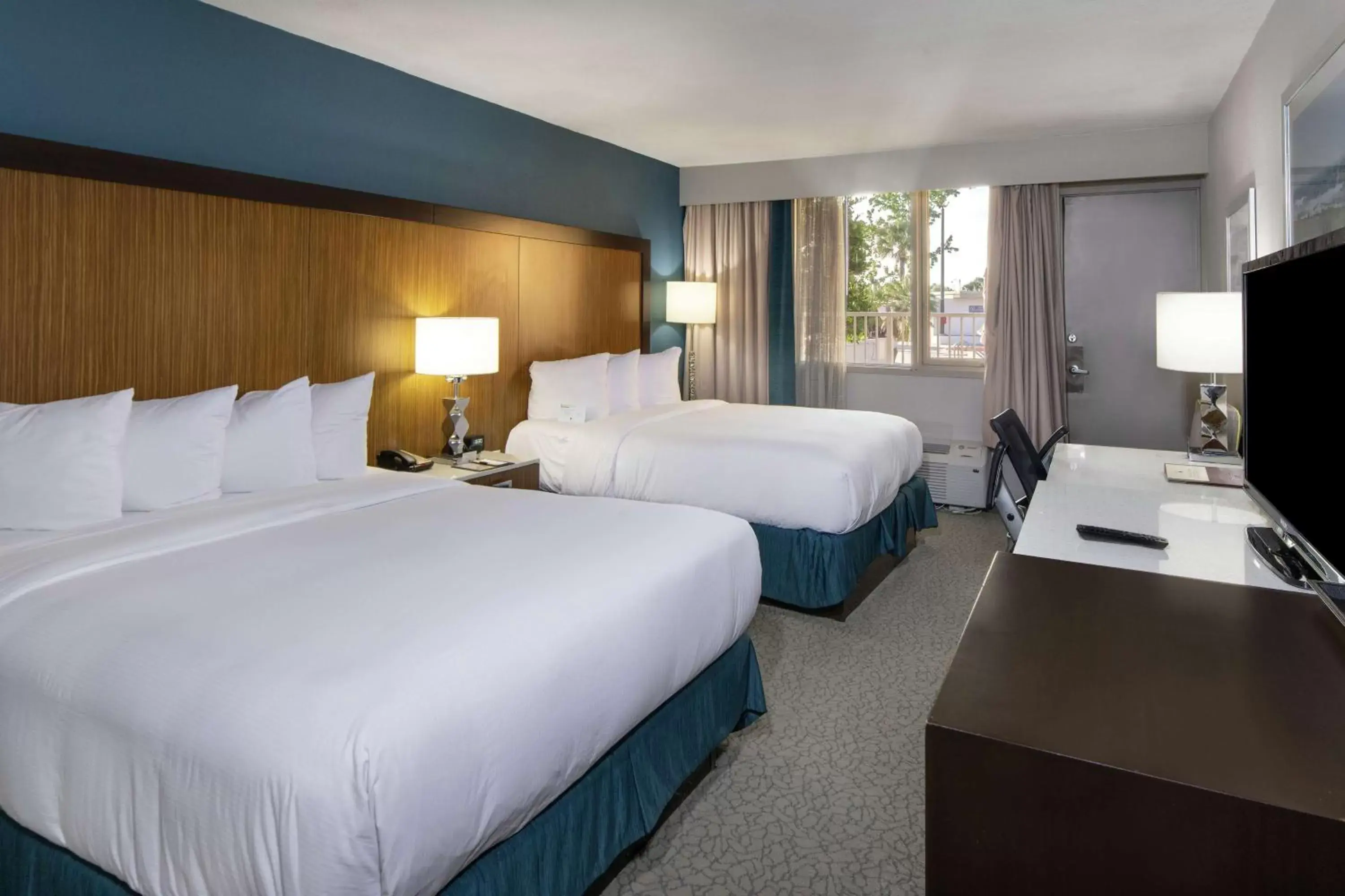 Queen Room with Two Queen Beds in DoubleTree by Hilton Hotel Jacksonville Airport Queen Room with Two Queen Beds in DoubleTree by Hilton Hotel Jacksonville Airport