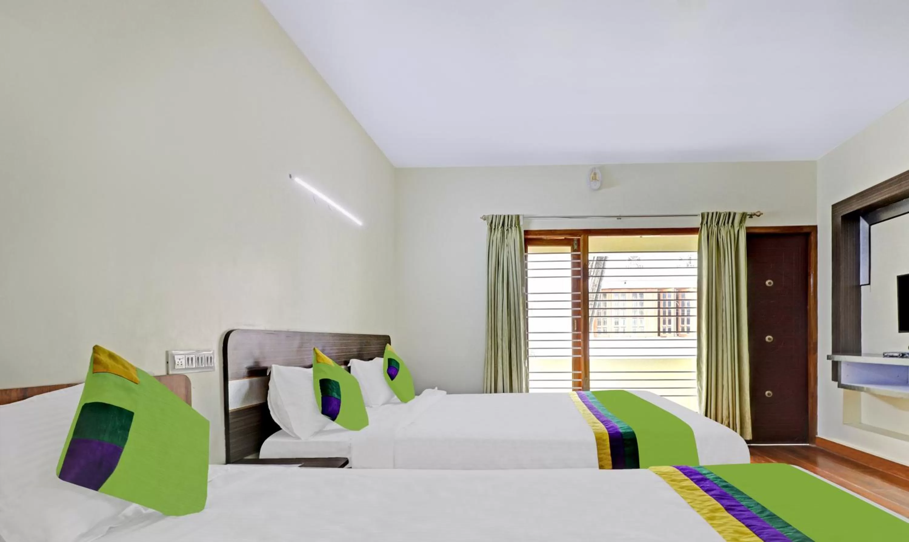 Bedroom, Bed in Treebo Aall Season