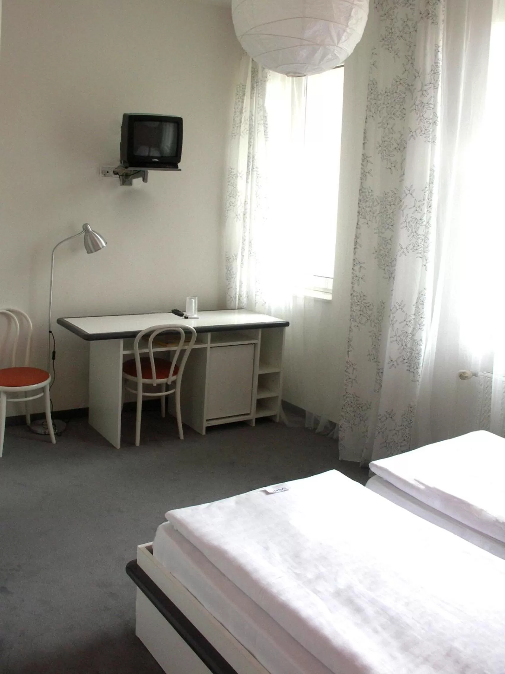 Bedroom, Bed in Hotel Saloon