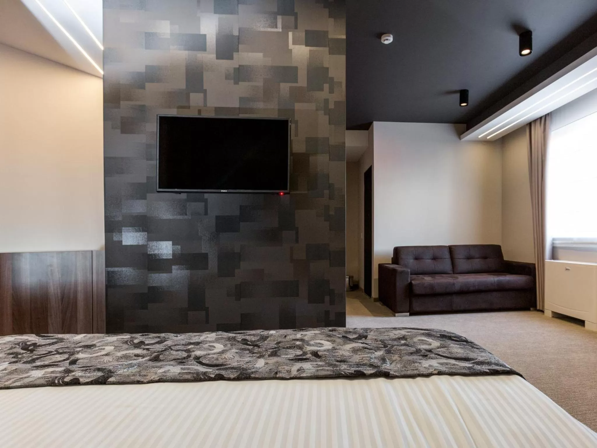 Bedroom, TV/Entertainment Center in Hotel Ideo Lux