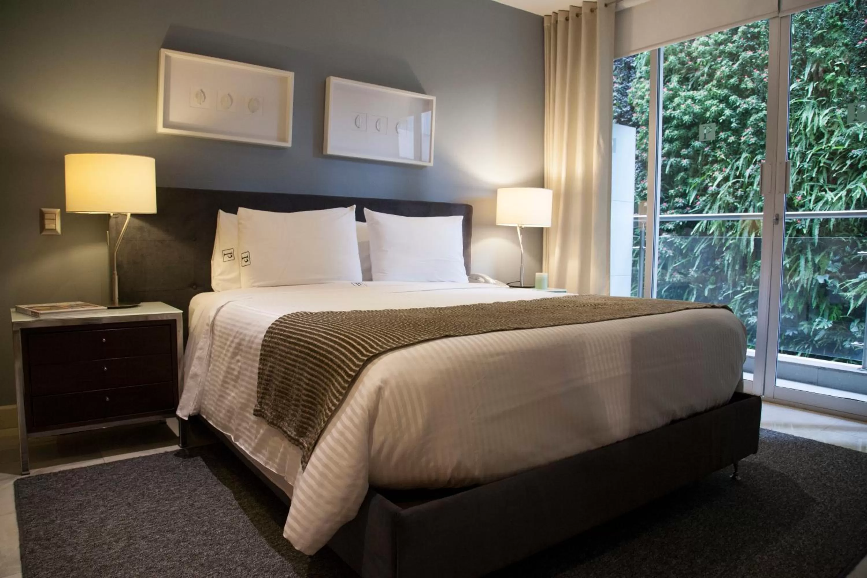 Bedroom, Bed in Pennsylvania Suites