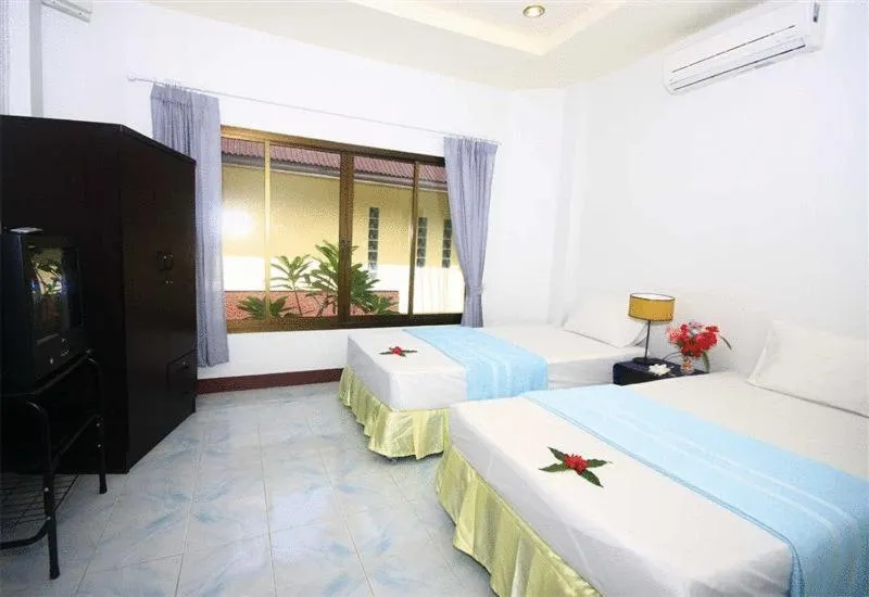 Photo of the whole room, Bed in Moonwalk Lanta Resort