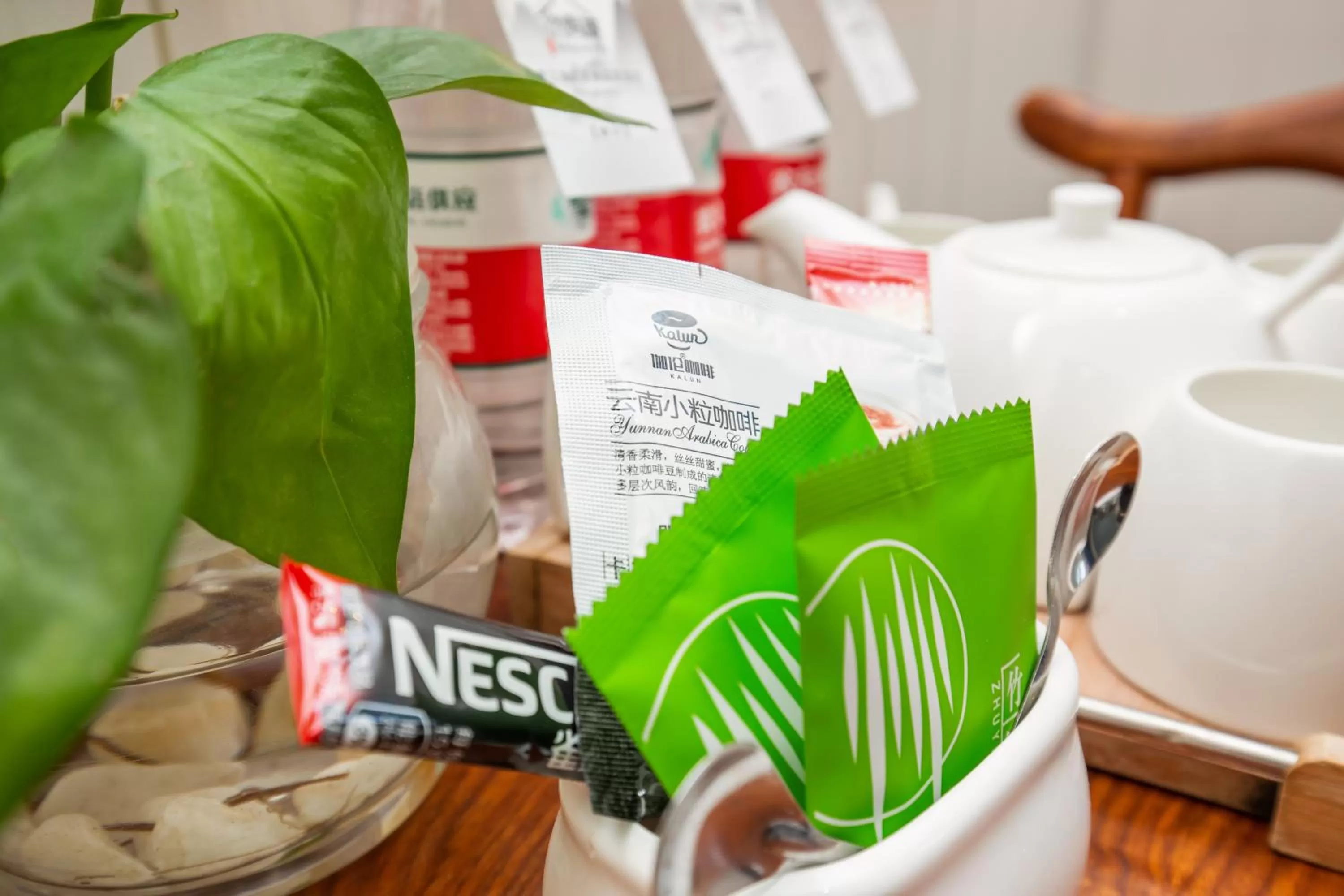 Coffee/tea facilities in Wenjun Courtyard Hotel---3mins walk from Tonghuimen metro station ,next to People`s Park, fluent English service ,travel agency