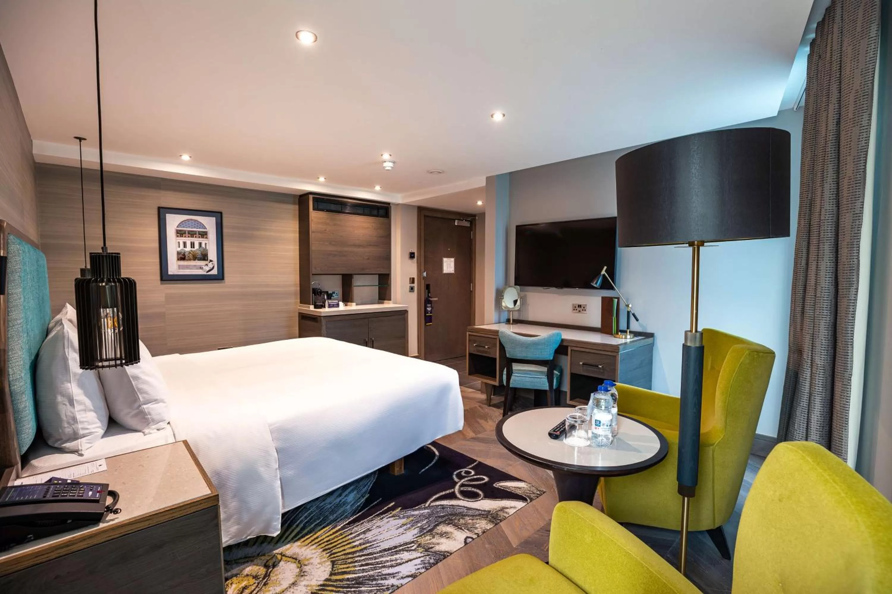 Bed in DoubleTree by Hilton London – West End