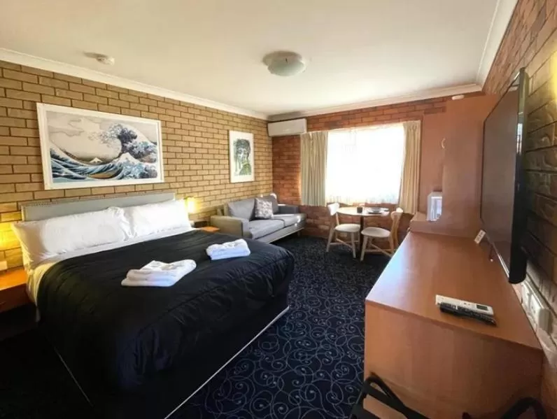 Bed in Shiralee Motel Guyra