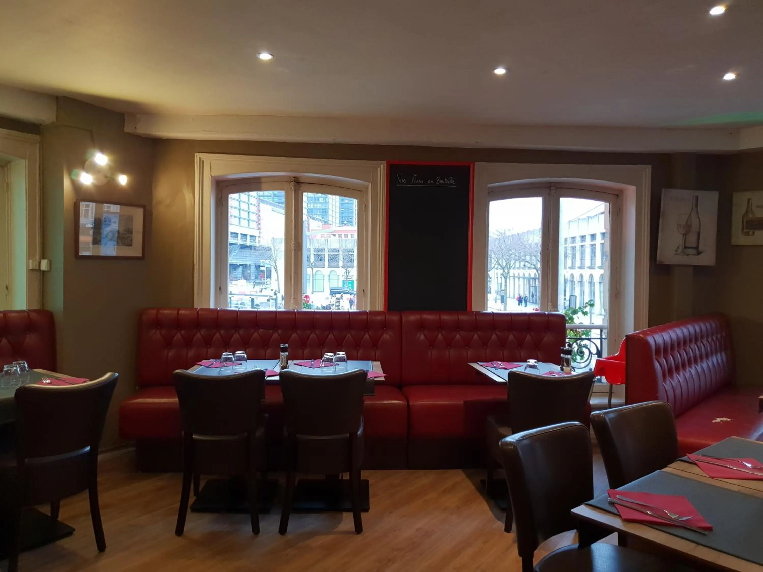 Restaurant/places to eat in Le Napoleon