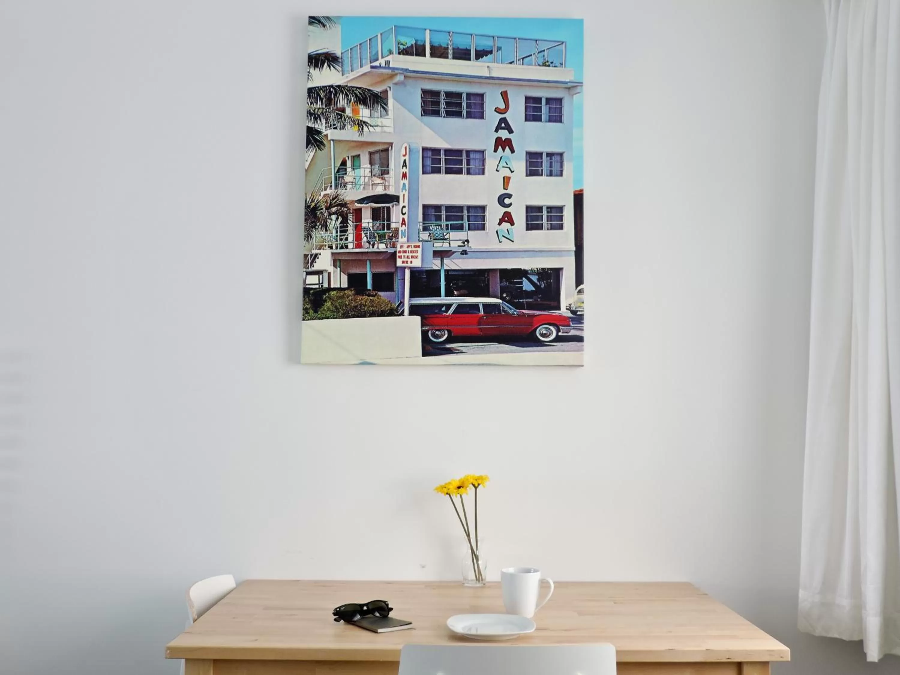 Seating area in Snooze