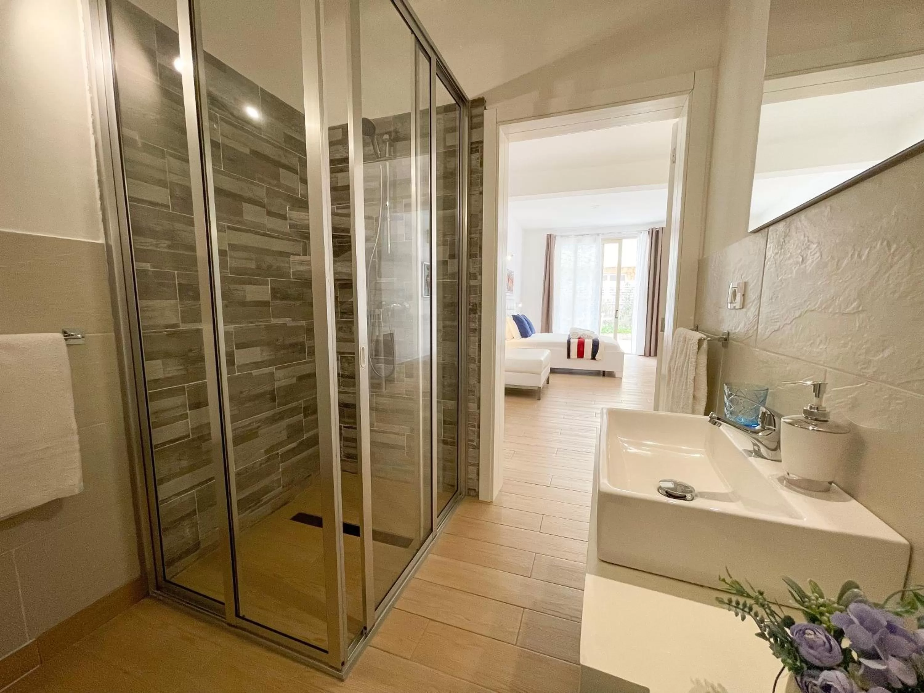 Shower in Branco Suites - Rooms & Holiday Apartments