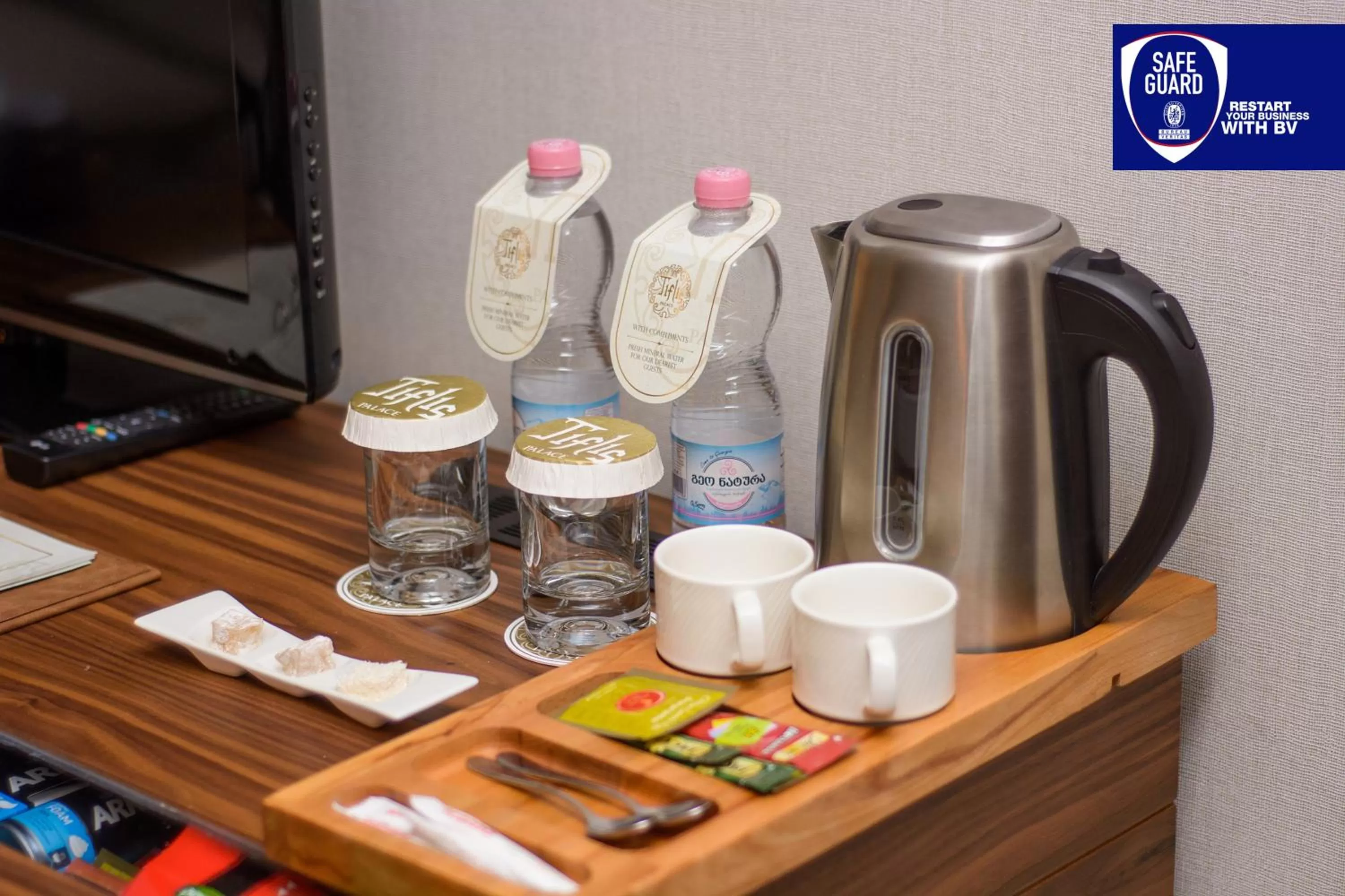 Coffee/tea facilities in Tiflis Palace
