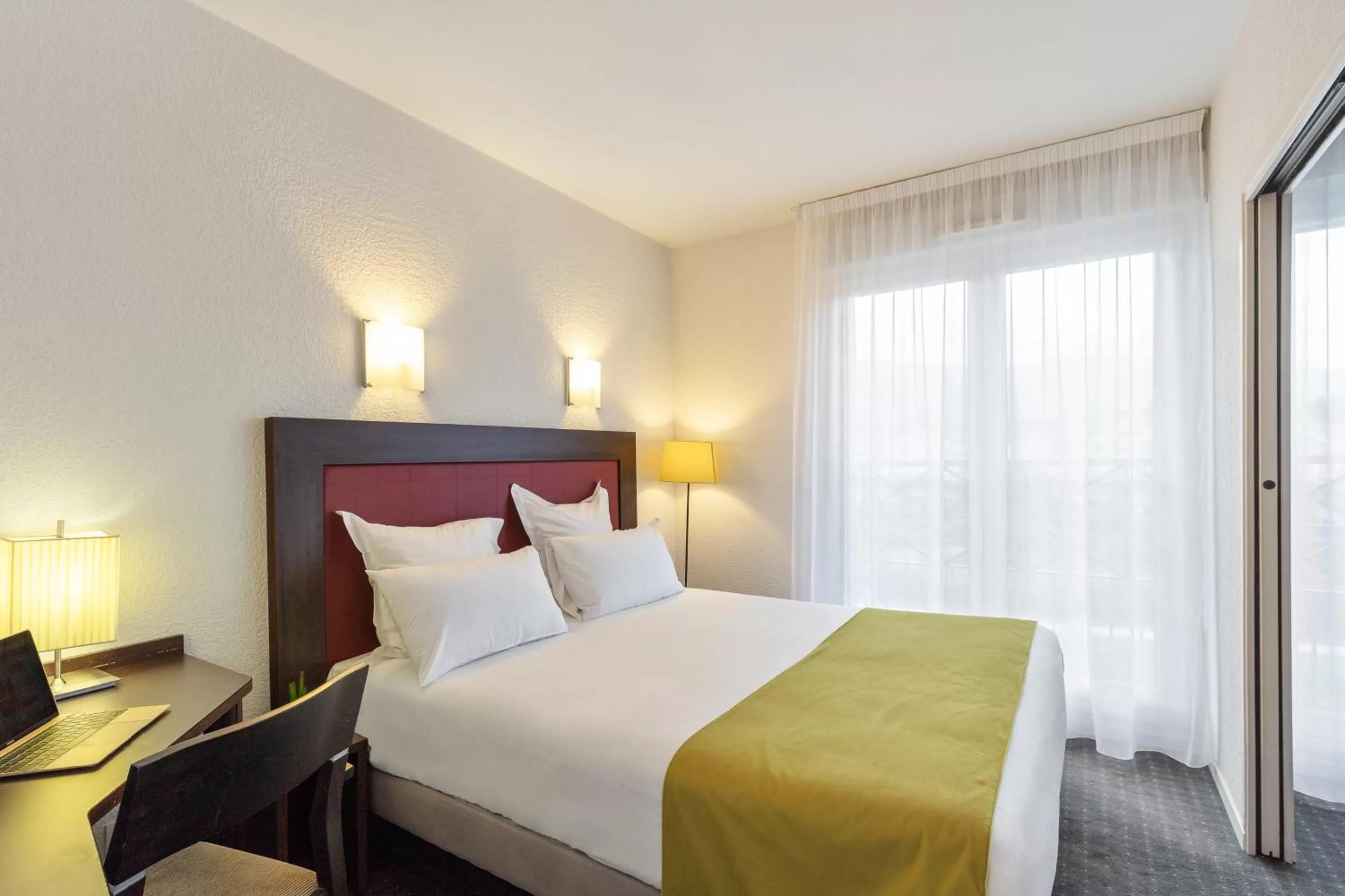 Bed in Quality Aparthotel Divonne - Portes de Geneve