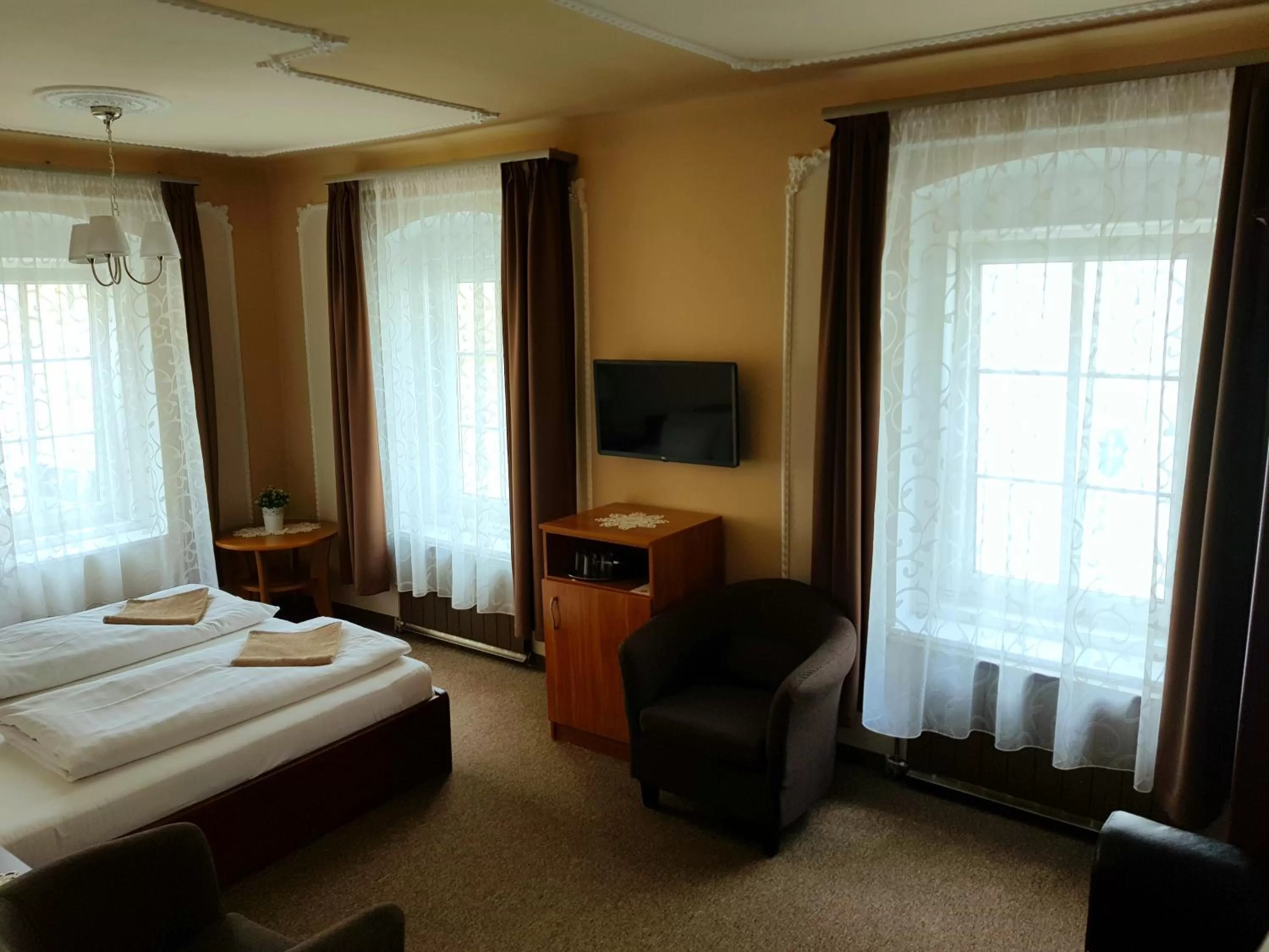 Photo of the whole room, Bed in Duna Panzió