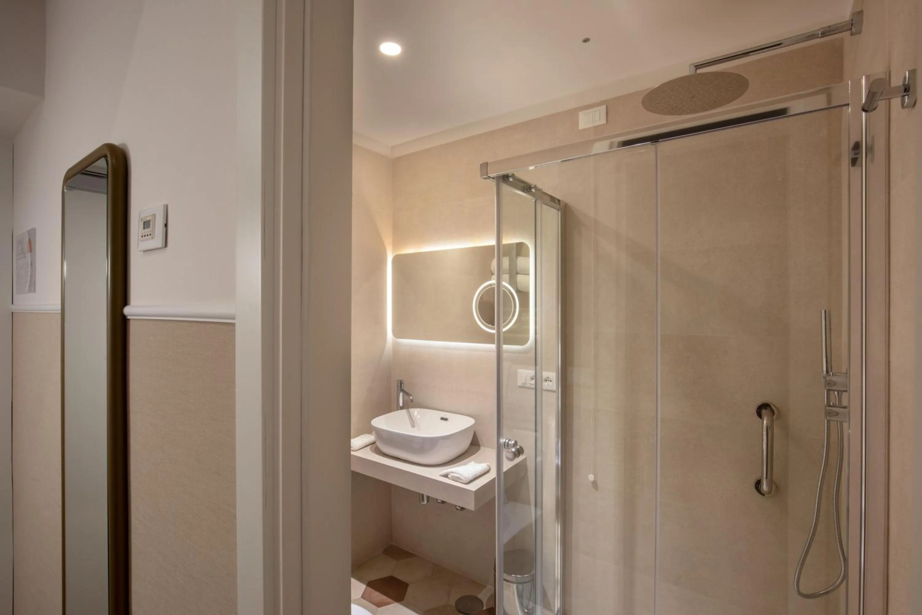 Bathroom in Cosmopolita Rome Colosseum, Tapestry Collection by Hilton