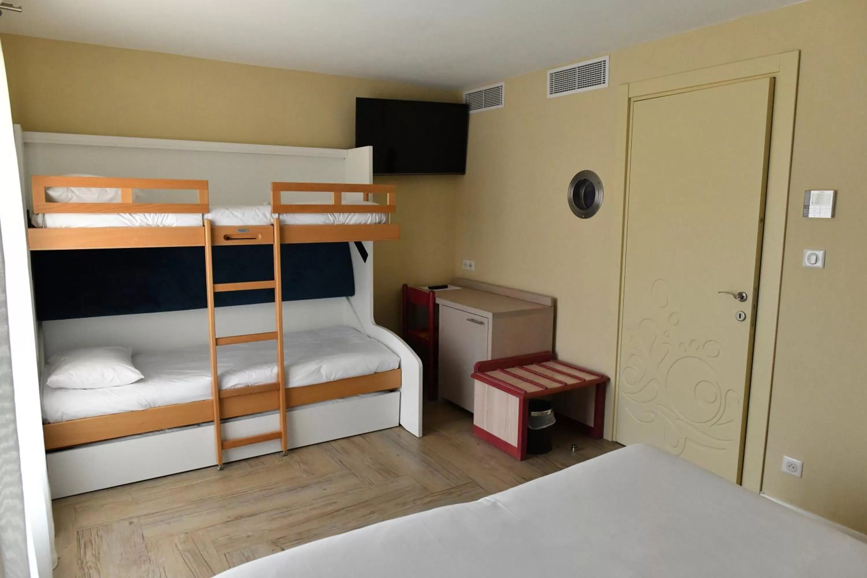 Bed in Hôtel Le Claridge