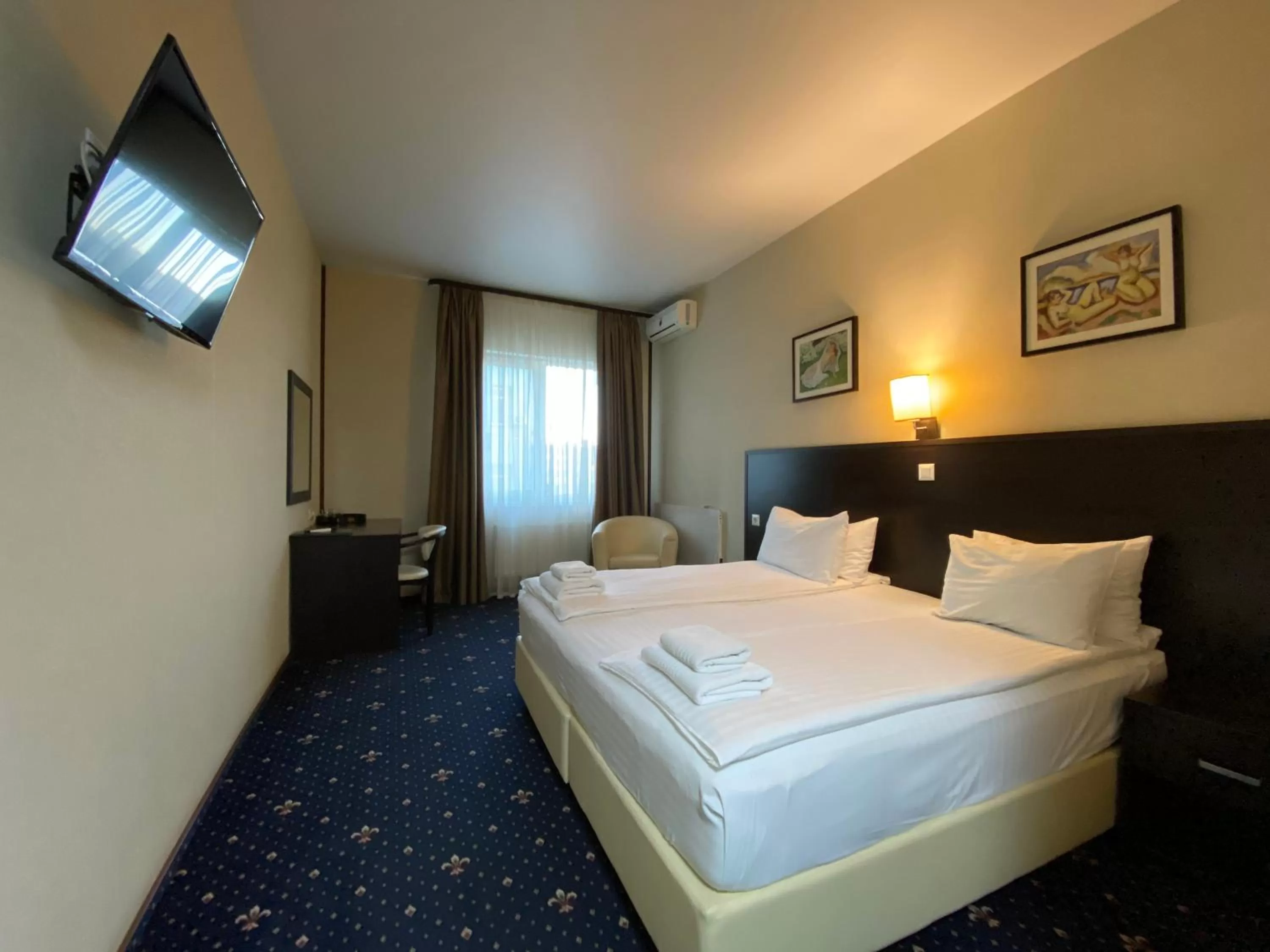 Photo of the whole room, Bed in irisHotels